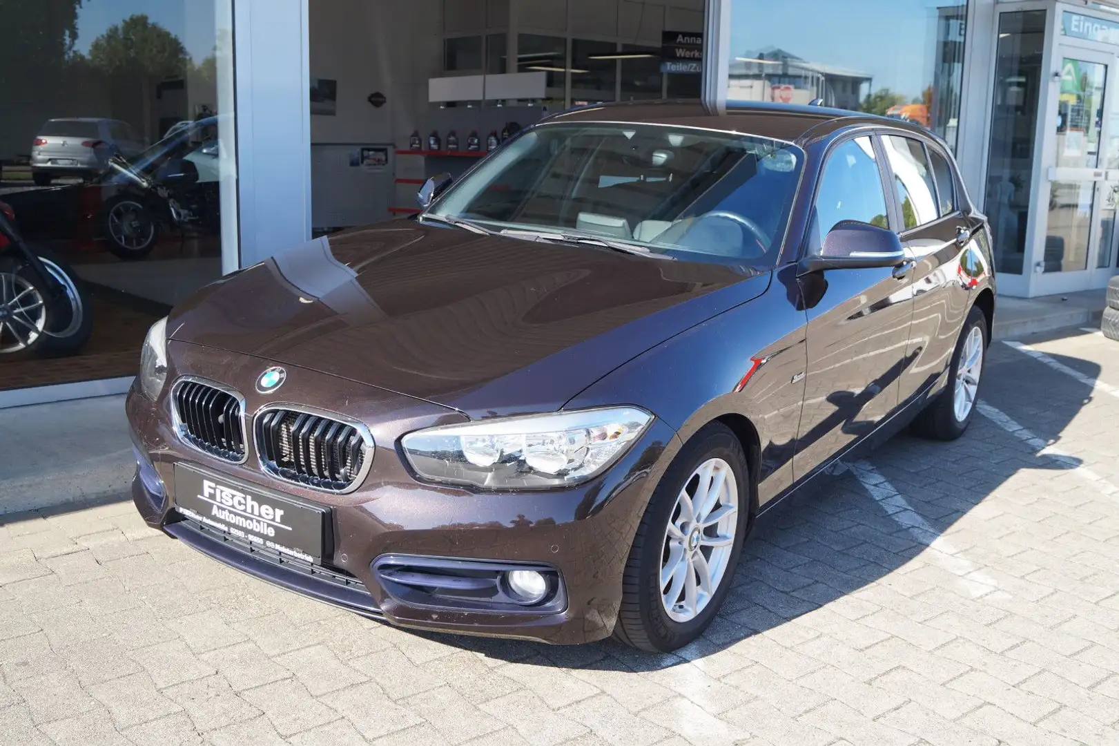 BMW 118 i Sport Line *PDC*Sitzheizung*PDC*Automatik Brun - 1