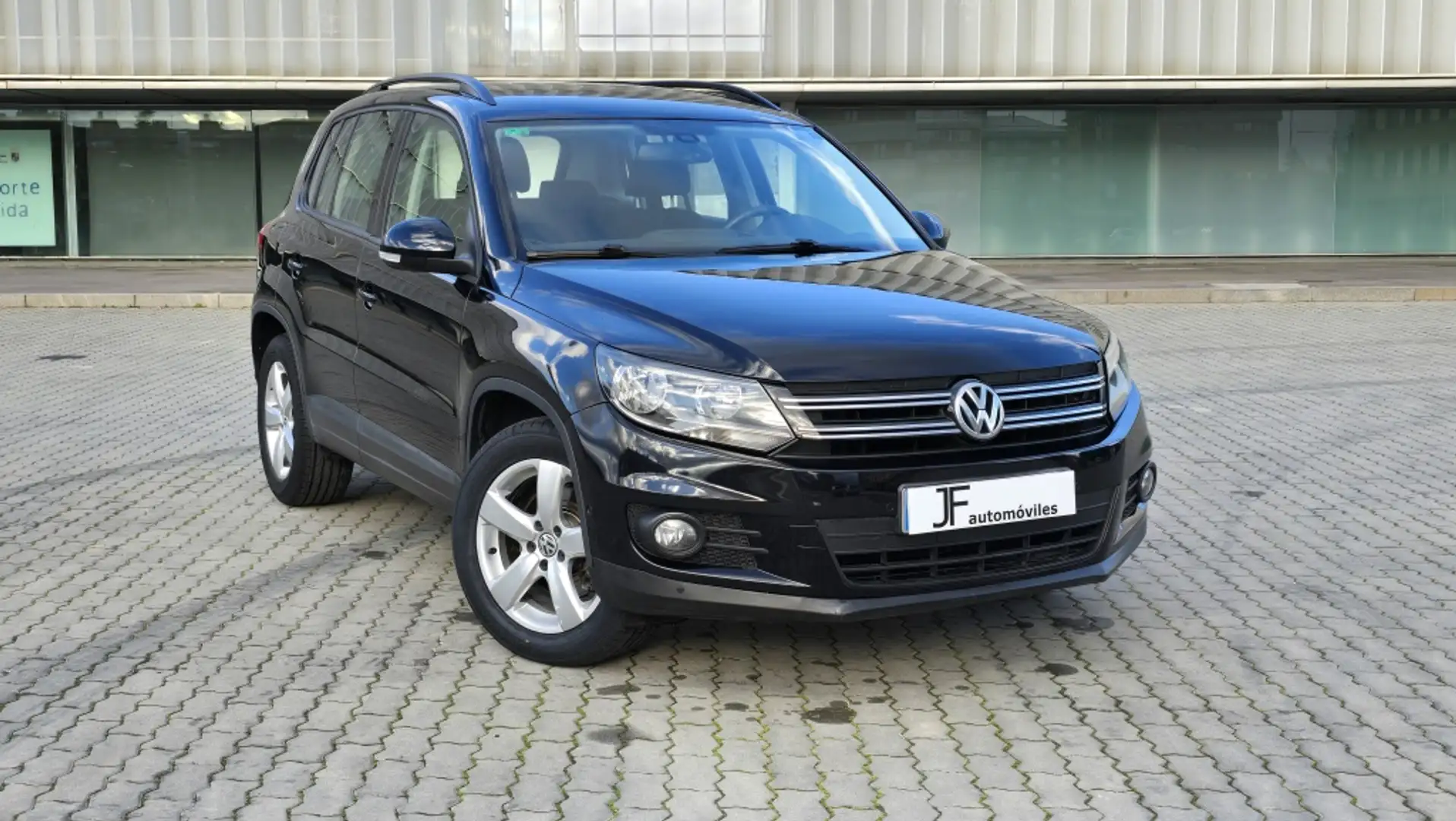Volkswagen Tiguan 2.0TDI BMT Cross 4x2 110 Чорний - 1