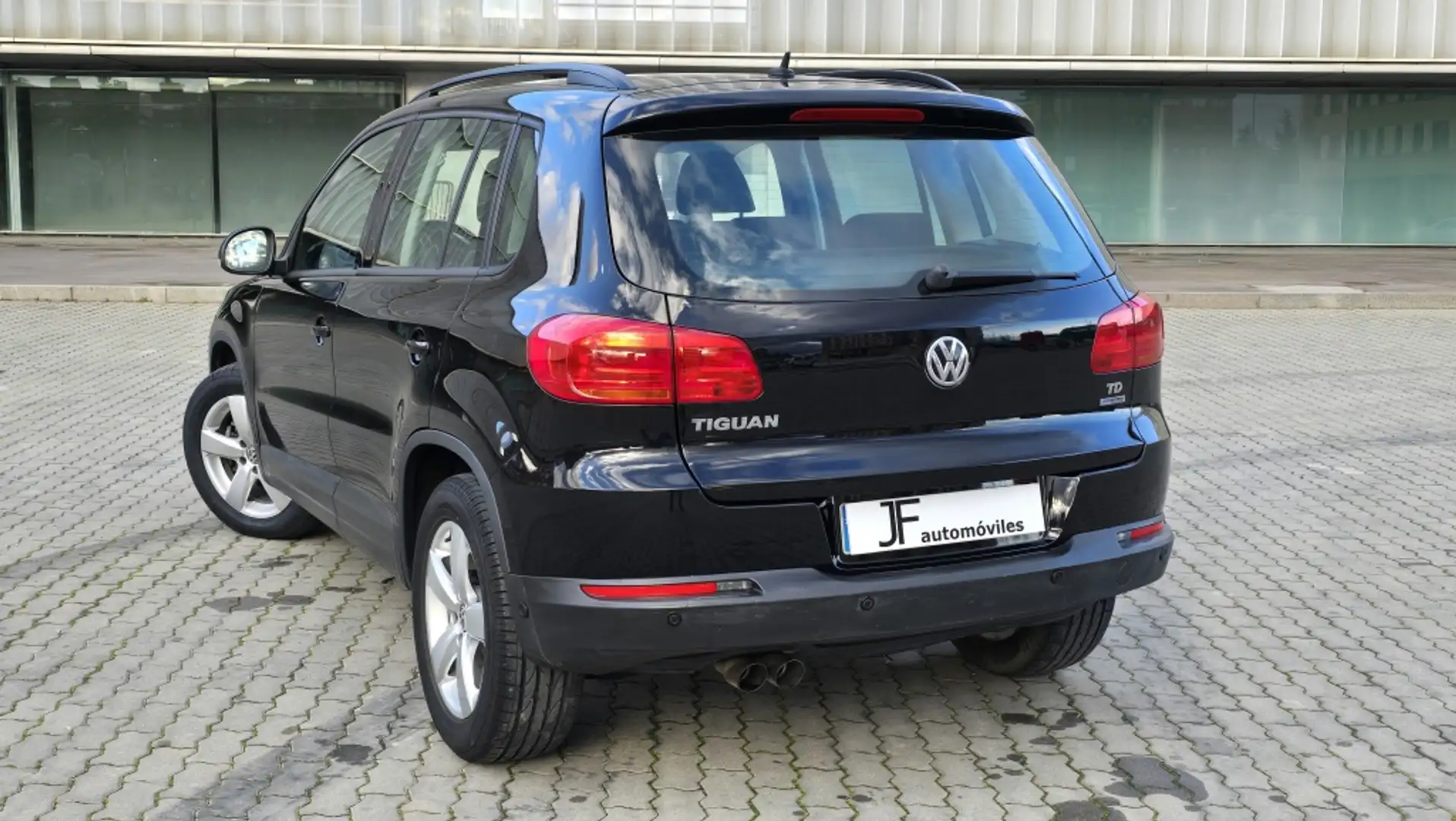 Volkswagen Tiguan 2.0TDI BMT Cross 4x2 110 Černá - 2