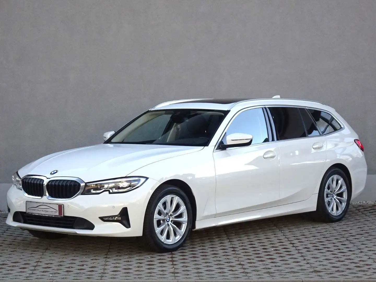 BMW 318 d A Touring Advantage/LED/Business/Panorama bijela - 1