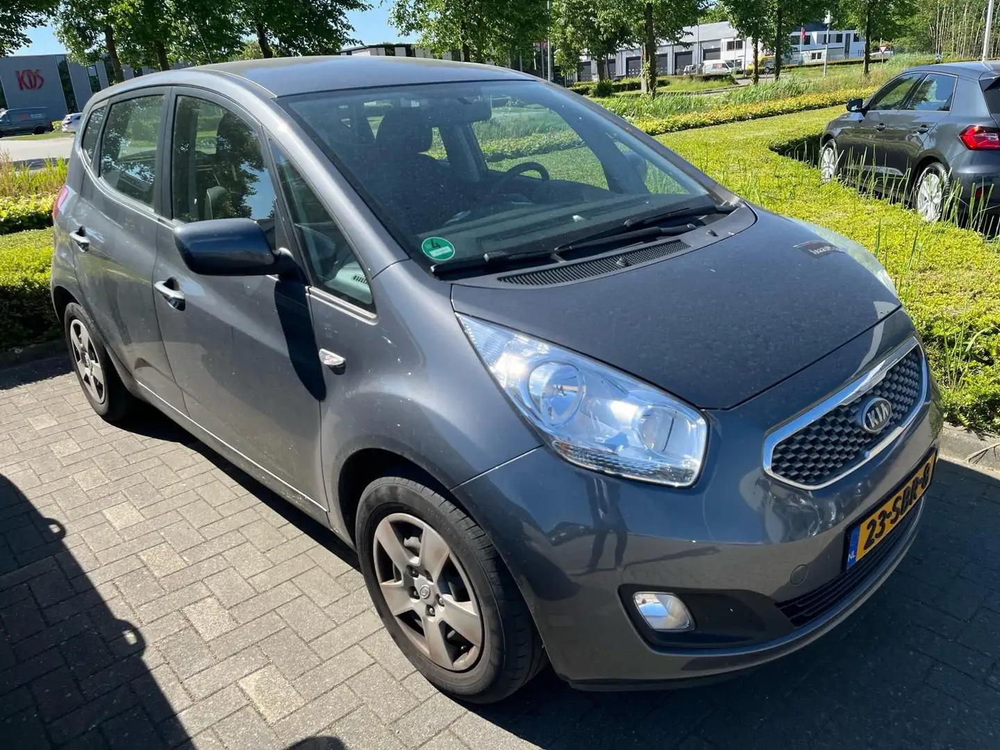 Kia Venga 1.4 CVVT Seven 90 PK | GERESERVEERD | Grau - 2