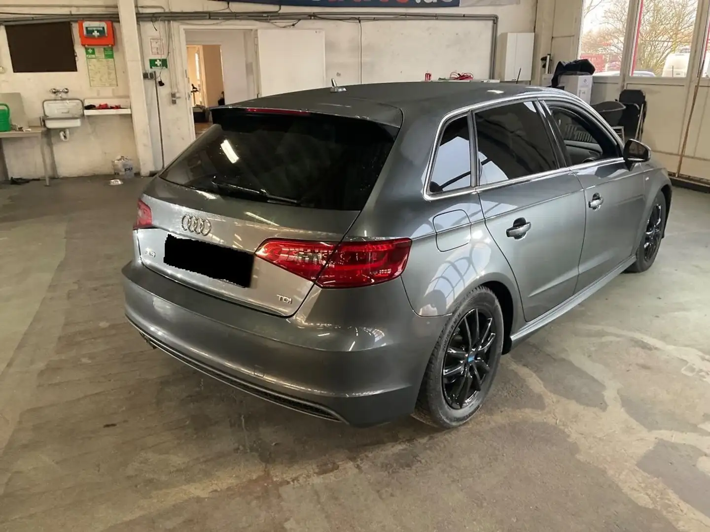 Audi A3 A3 SportBack 2.0 TDIS Line DSG Gris - 2