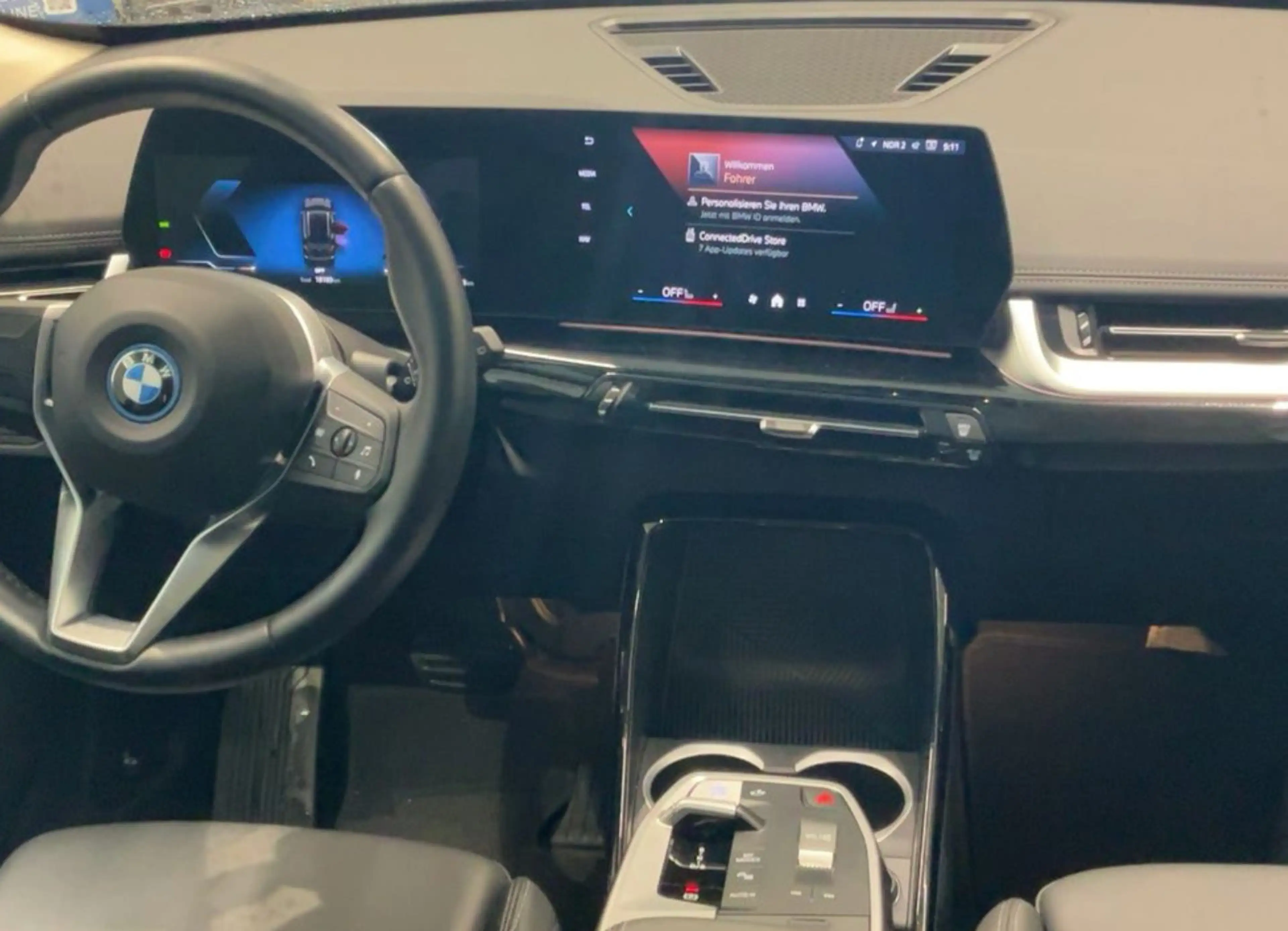BMW iX1 30 xDrive xLine — photo 3
