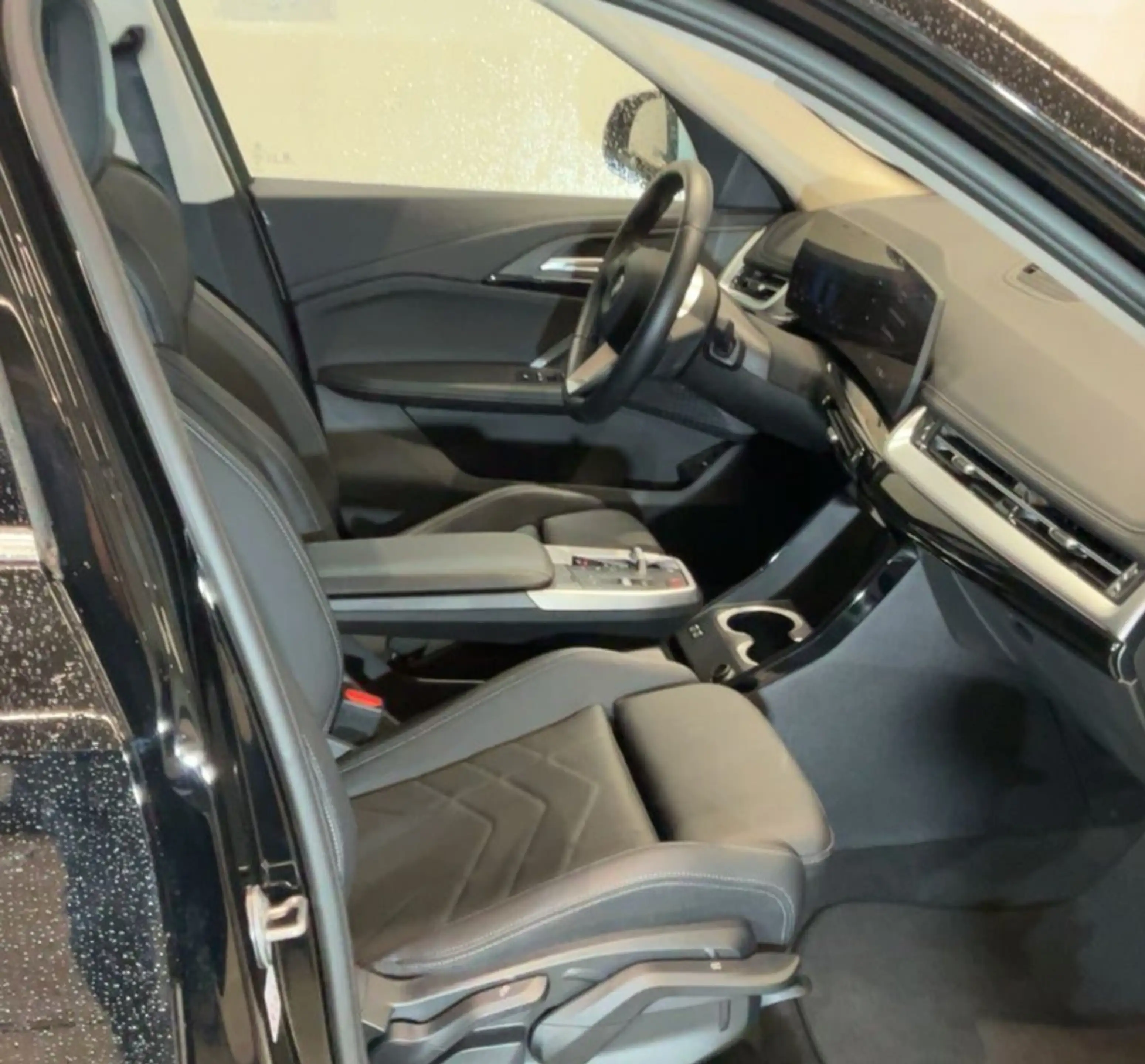 BMW iX1 30 xDrive xLine — photo 2