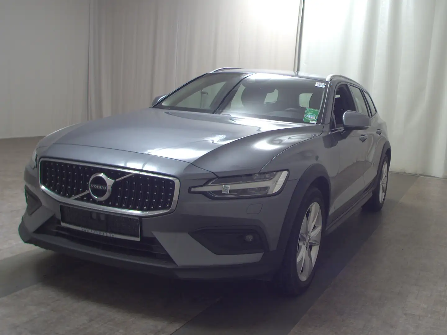 Volvo V60 Cross Country B4 D AWD Pro Navi LED AHk Grau - 2