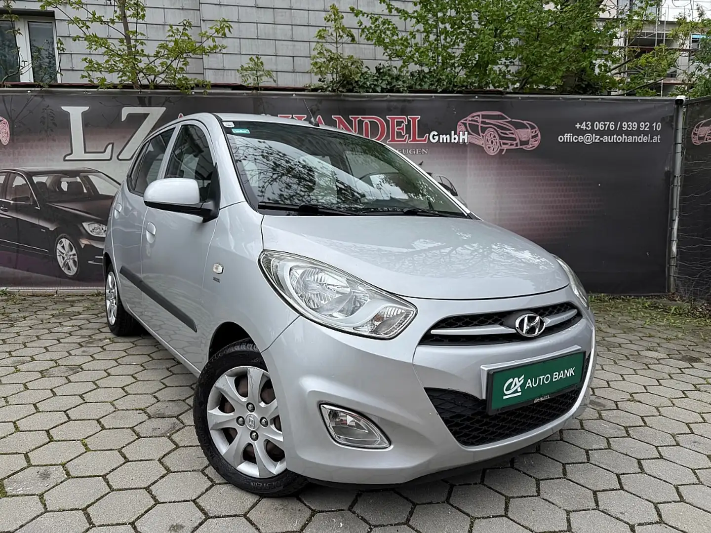 Hyundai i10 1,1 Life Silber - 1