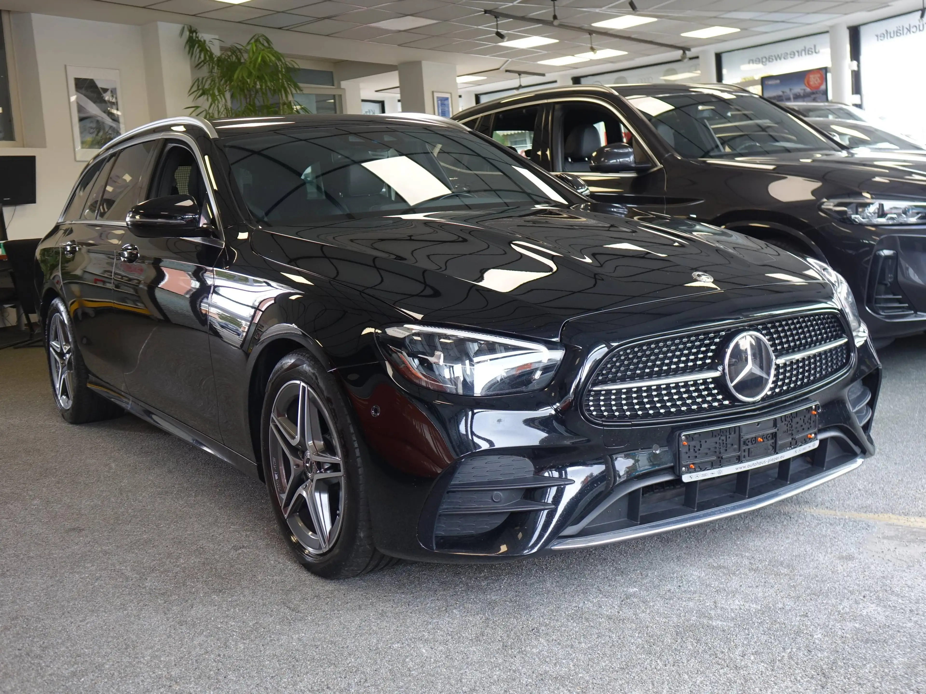 Mercedes-Benz E 220 E 220 d T AMG Line +Burmester+AHK+Distronic+