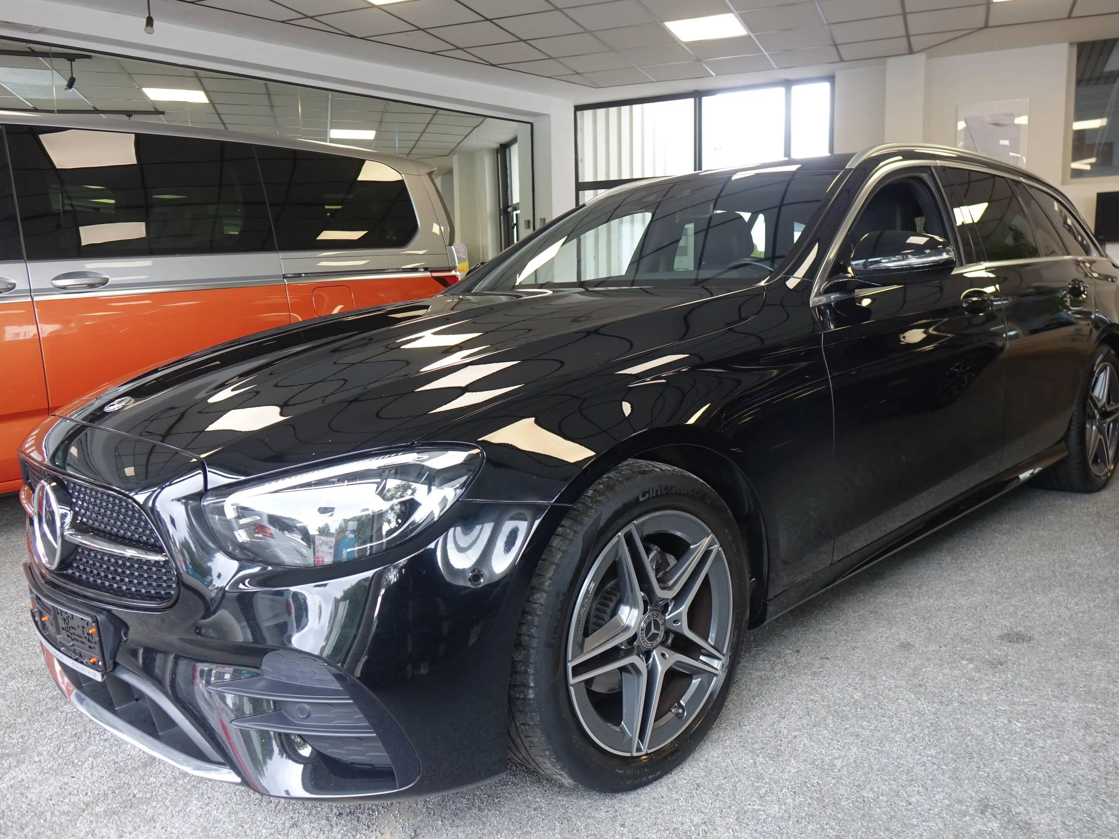 Mercedes-Benz E 220 E 220 d T AMG Line +Burmester+AHK+Distronic+ — photo 2