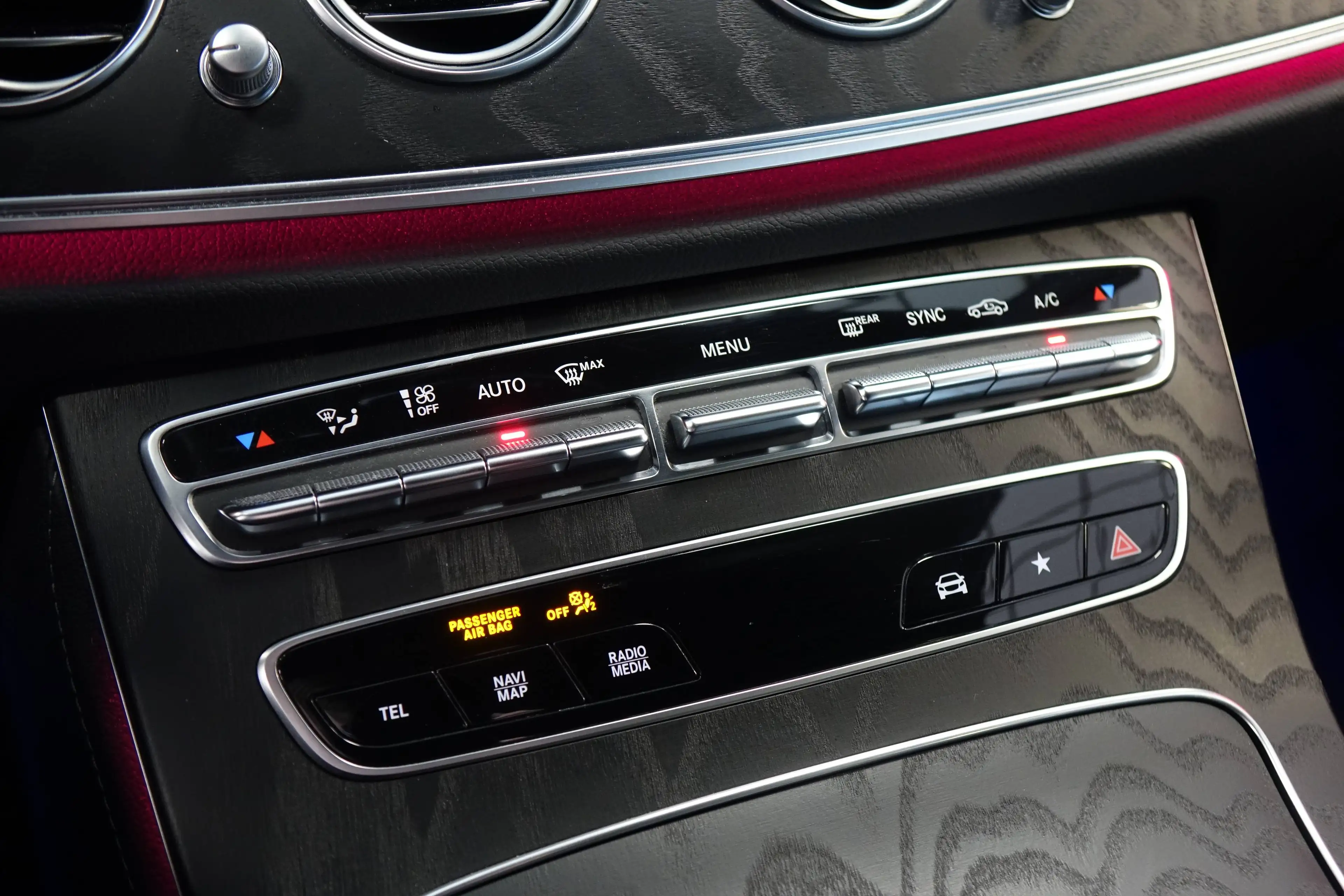 Mercedes-Benz E 220 E 220 d T AMG Line +Burmester+AHK+Distronic+ — photo 11