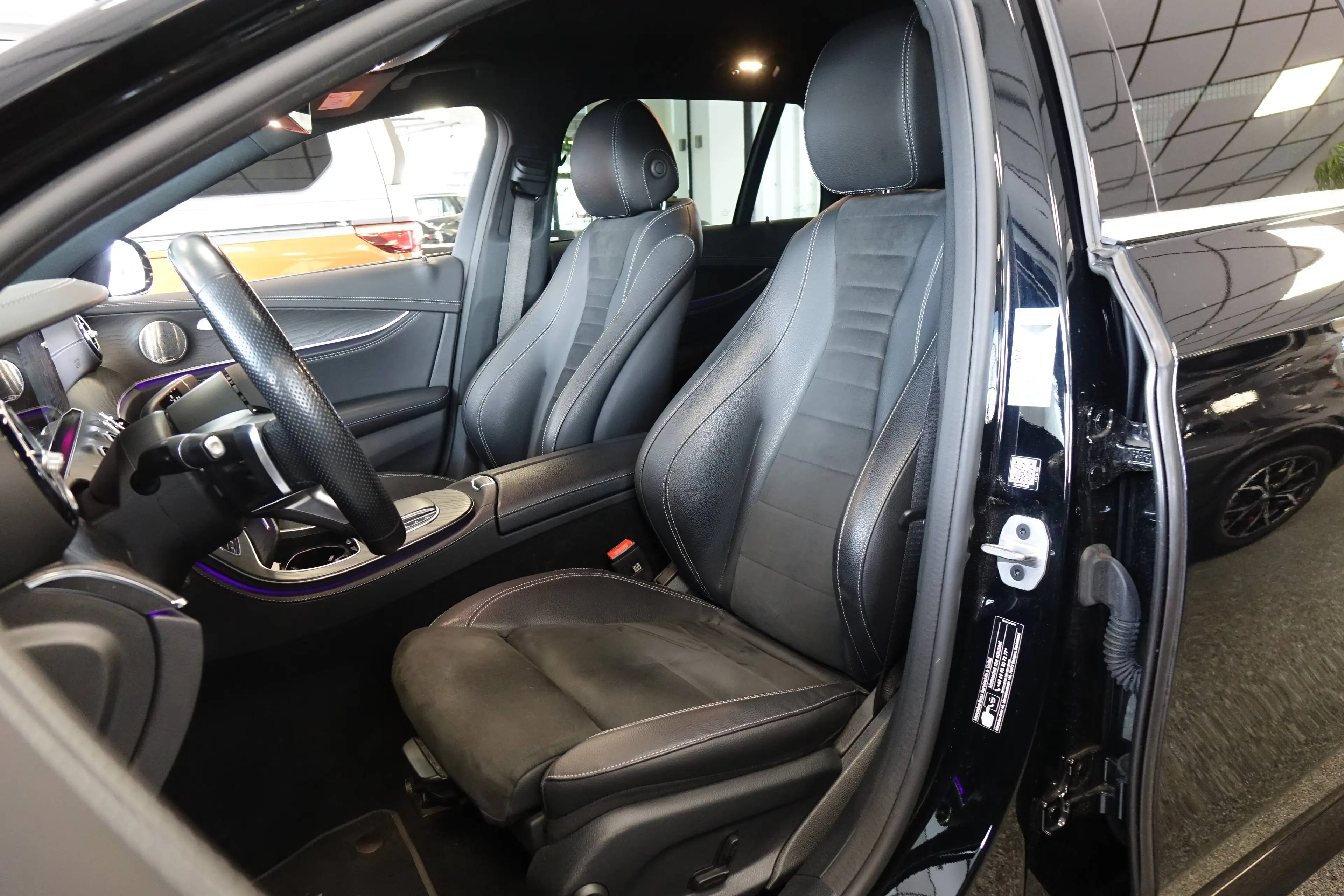 Mercedes-Benz E 220 E 220 d T AMG Line +Burmester+AHK+Distronic+ — photo 6