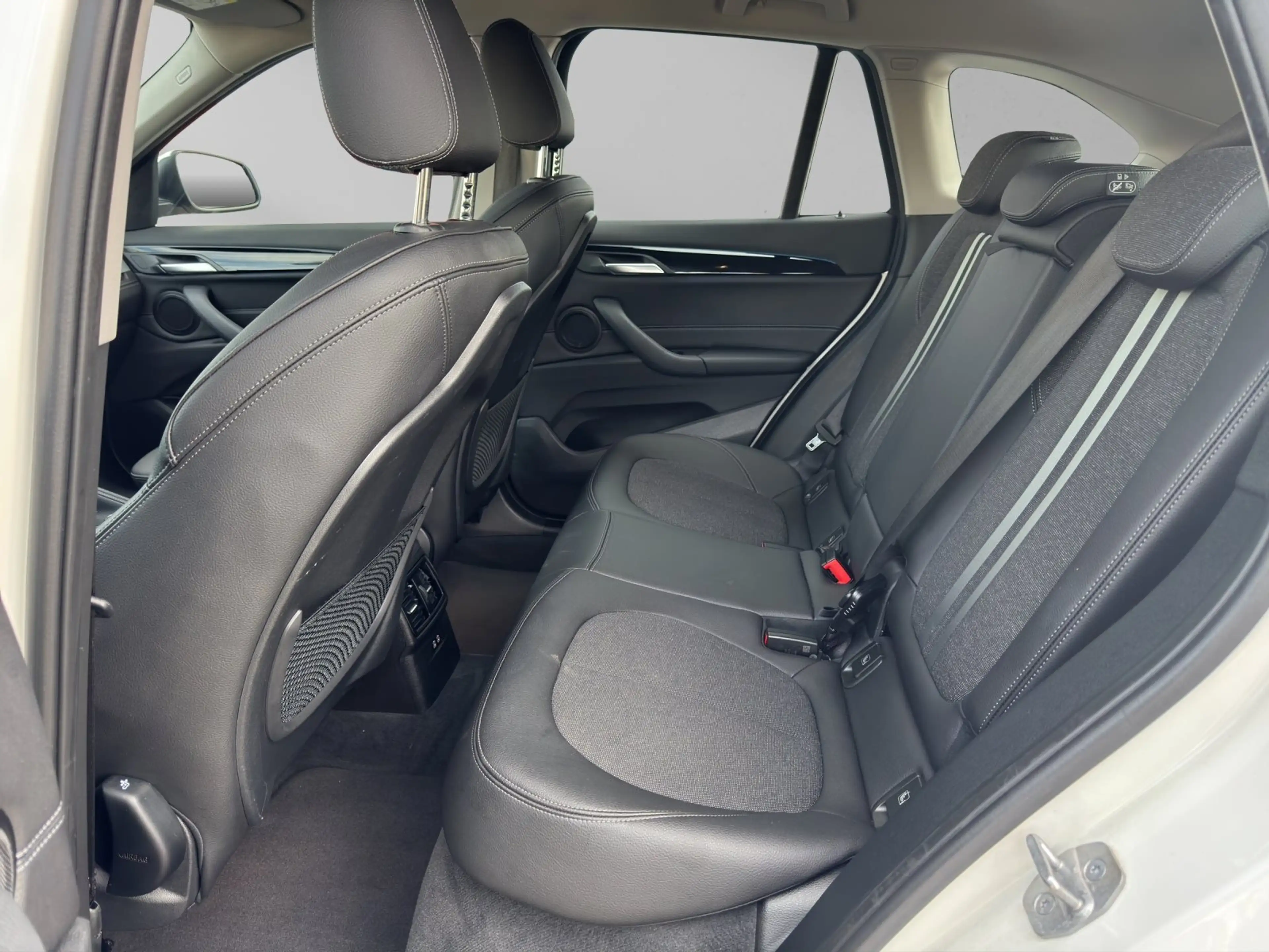 BMW X1 xDrive25e Sport Line RFK HUD NaviPlus — photo 12