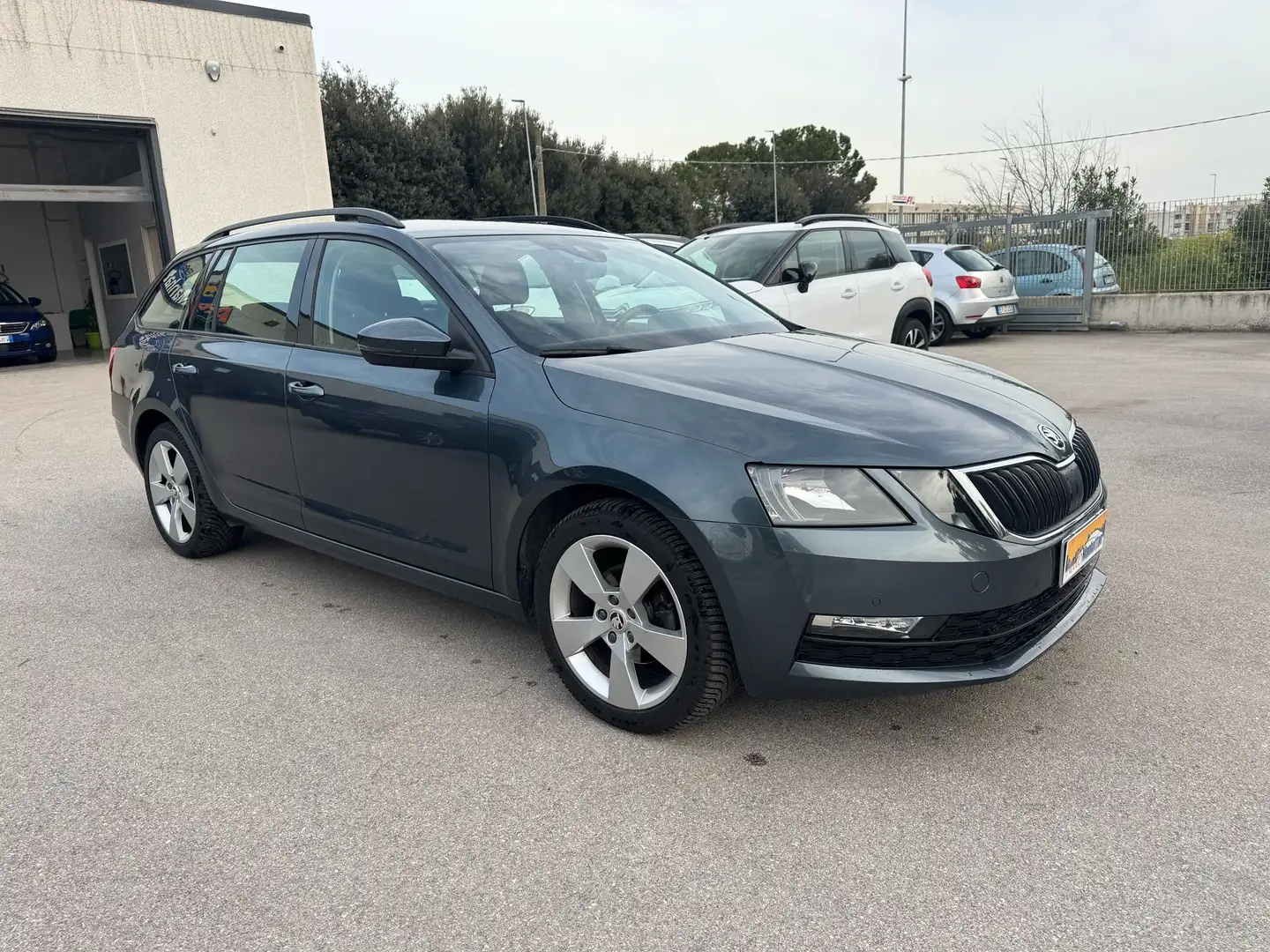 Skoda Octavia Octavia Wagon 1.6 tdi Executive 115cv Gris - 2
