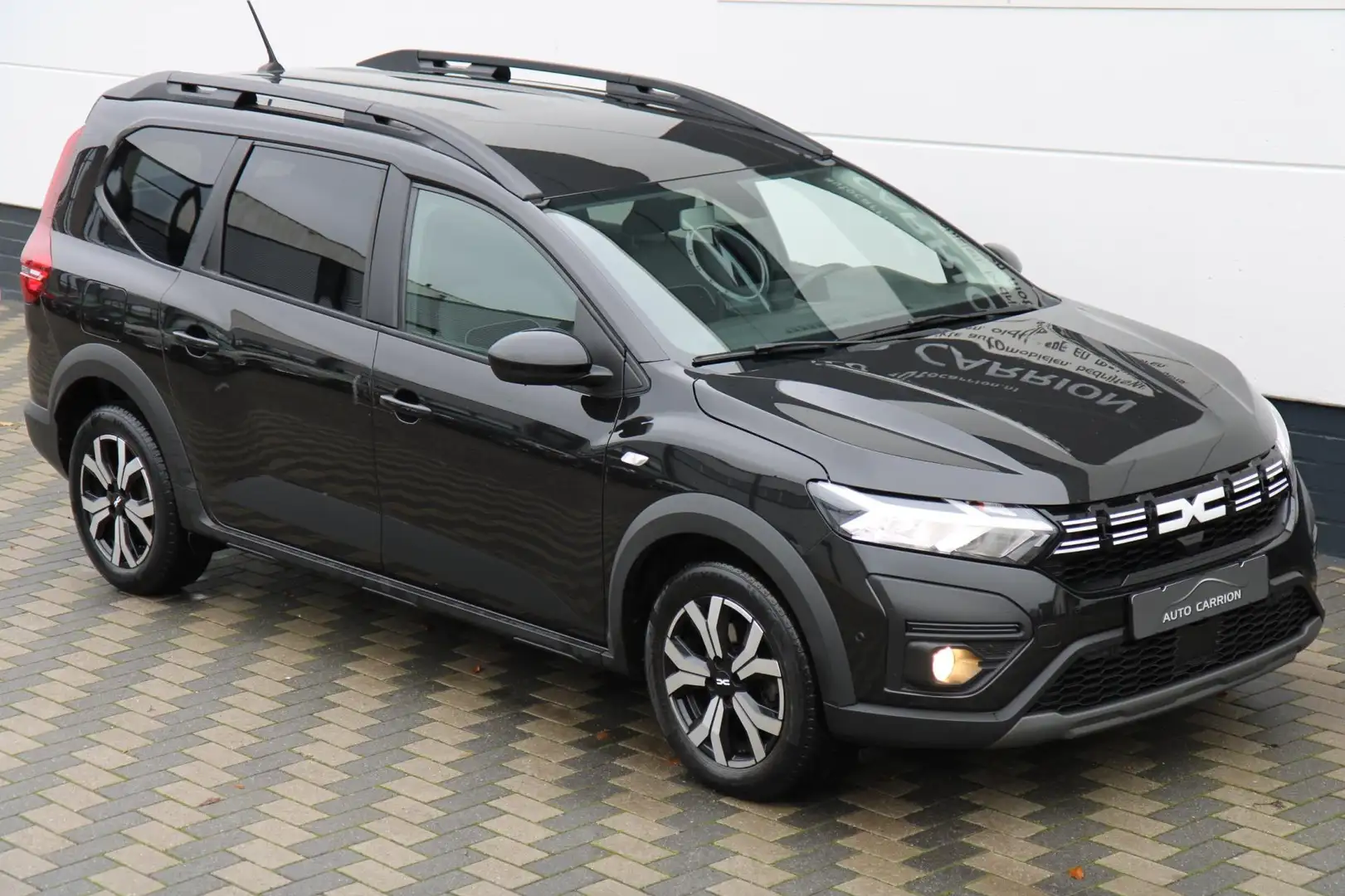 Dacia Jogger 1.0 TCe 110PK Extreme 7p. Carplay LED Camera !! Zwart - 1