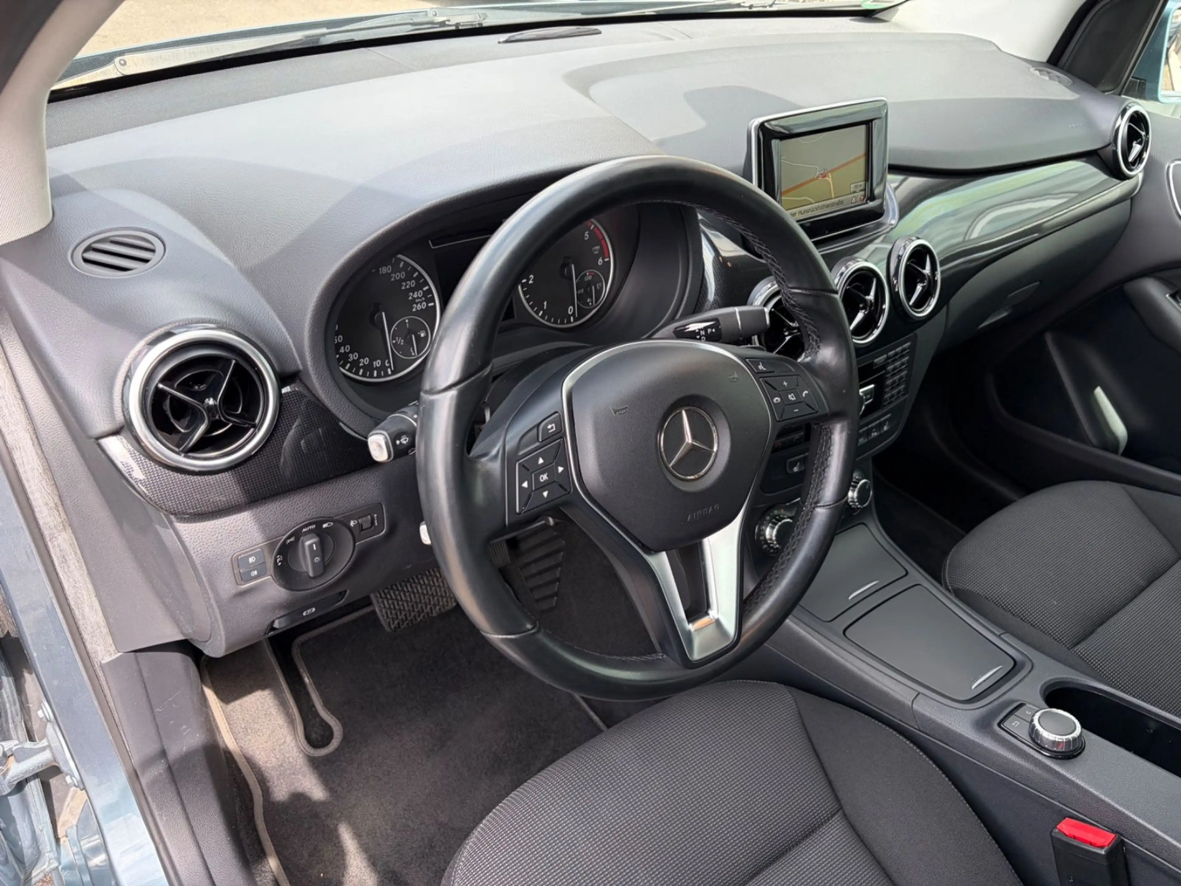 Mercedes-Benz B 220 B220 CDI*NAVI*KLIMA*EURO6*SITZ-HZG*TEMPO*ALU*MFL — photo 12