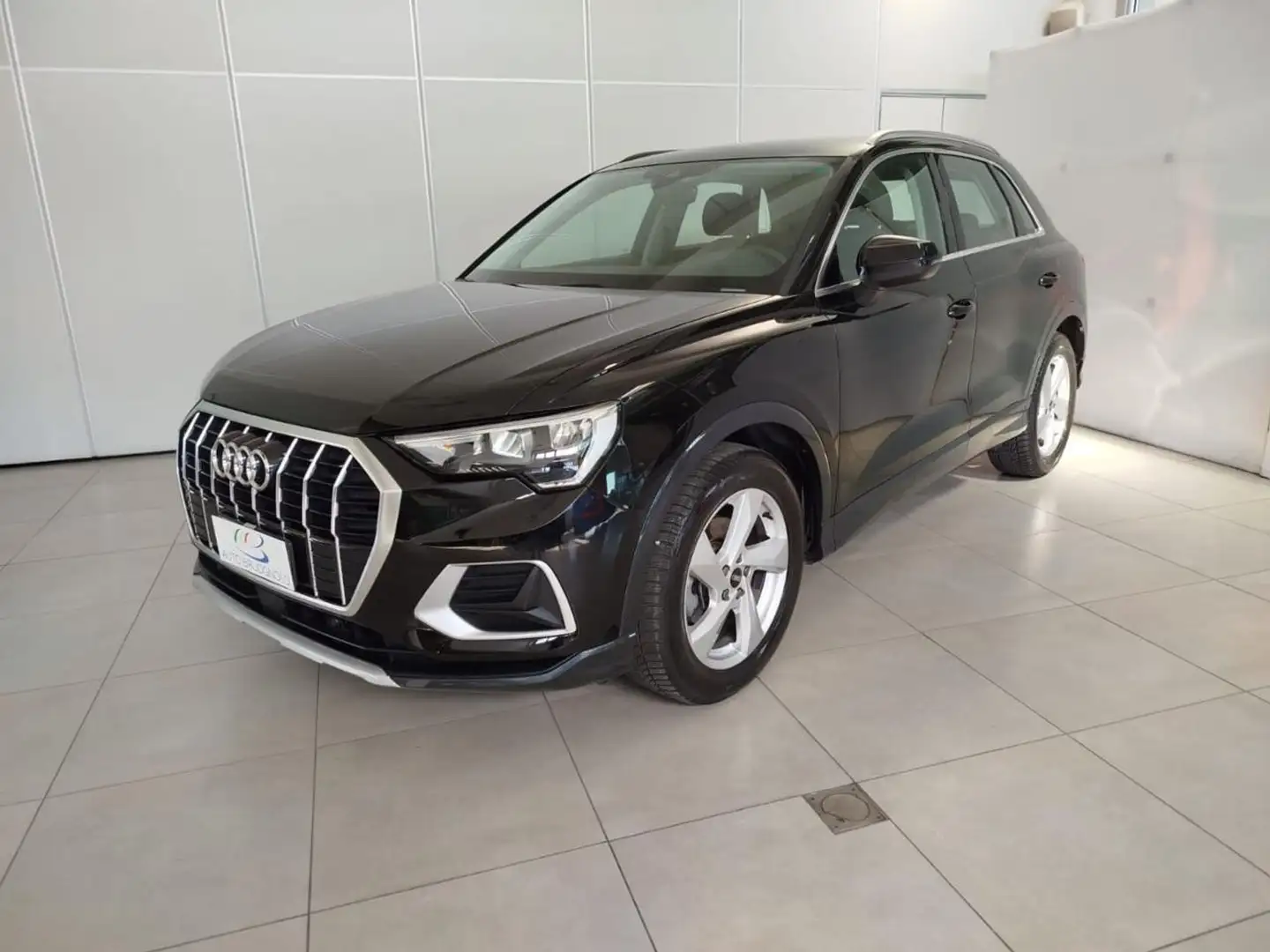 Audi Q3 35 TDI S TRONIC  Business Advanced Fekete - 2