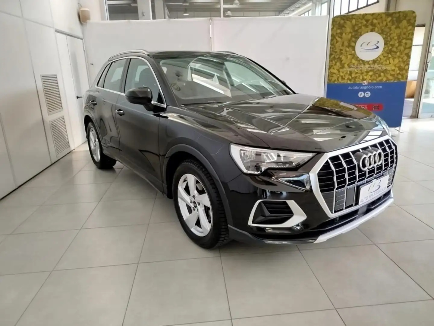 Audi Q3 35 TDI S TRONIC  Business Advanced Fekete - 1