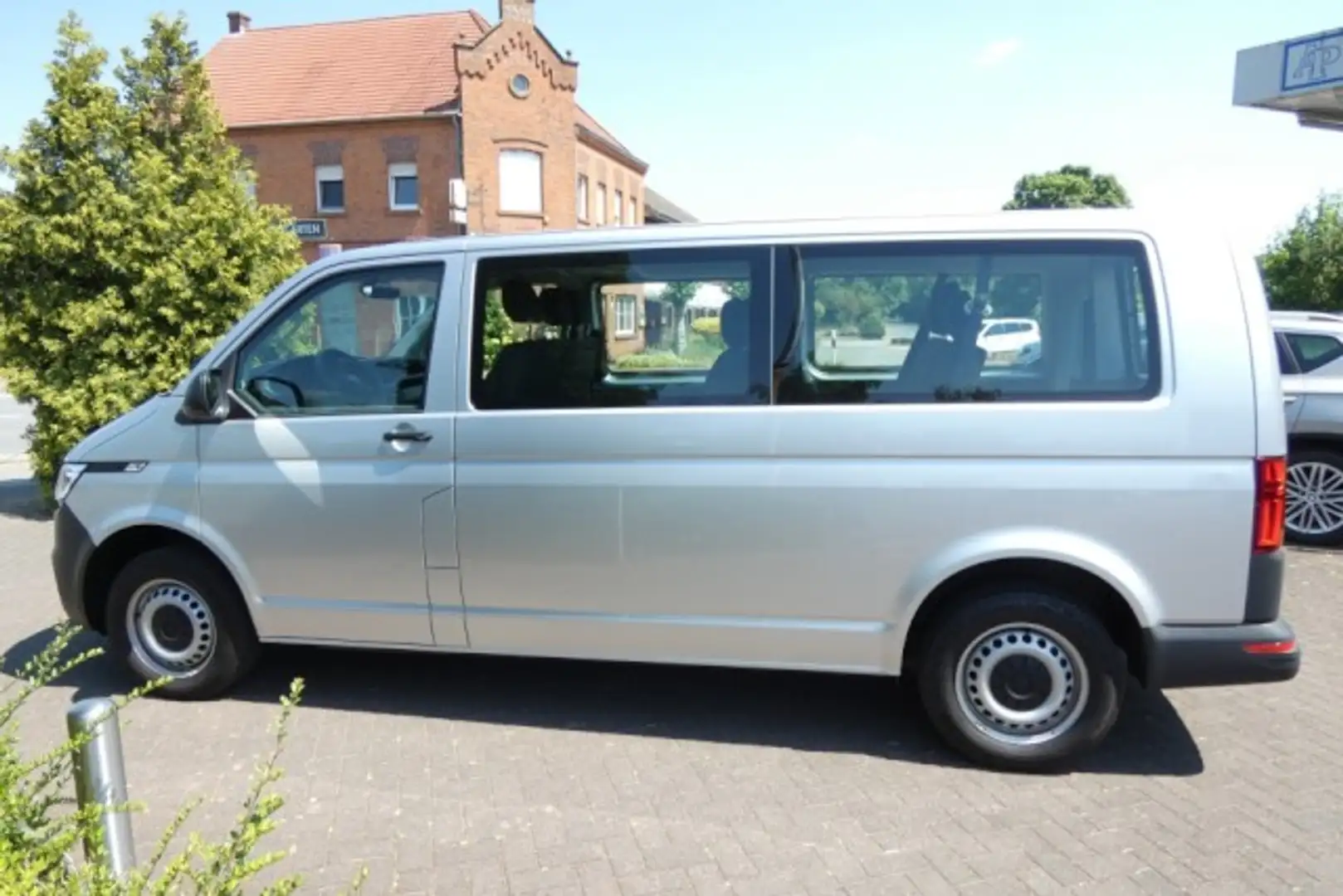 Volkswagen T6.1 Kombi LR DSG 4Motion LED AHK SHZ PDC Klima Navi Silber - 2