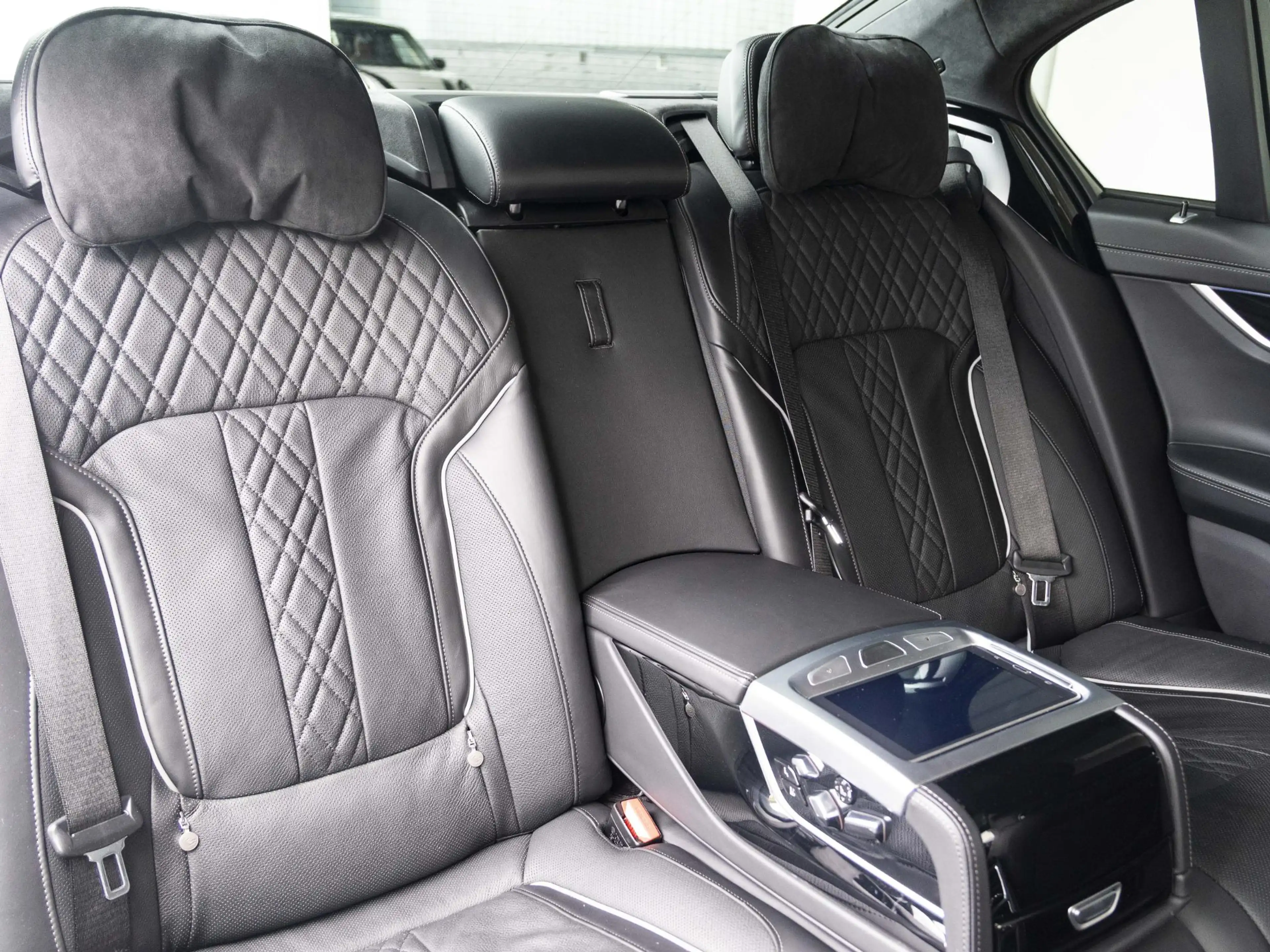 BMW 745 7 Serie 745e | High Executive | M Sportpakket | 22 — photo 11