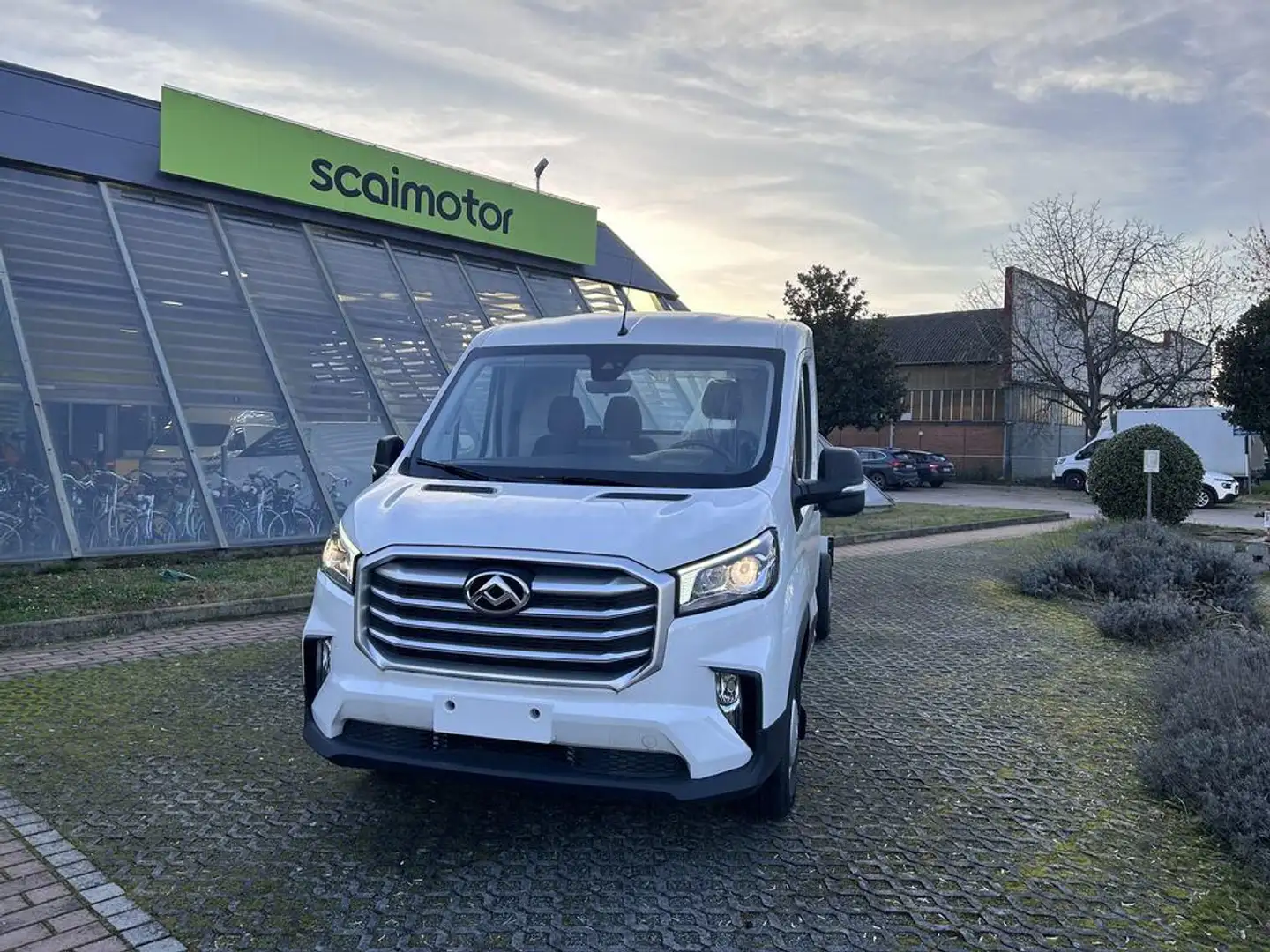 Maxus Deliver 9 2.0 crdi 150cv L4 cab rwd r.gem. Bianco - 1