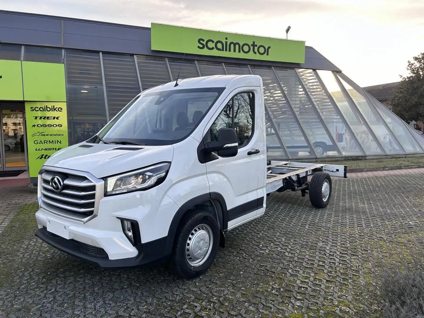 Maxus Deliver 9 2.0 crdi 150cv L4 cab rwd r.gem. Bianco - 2