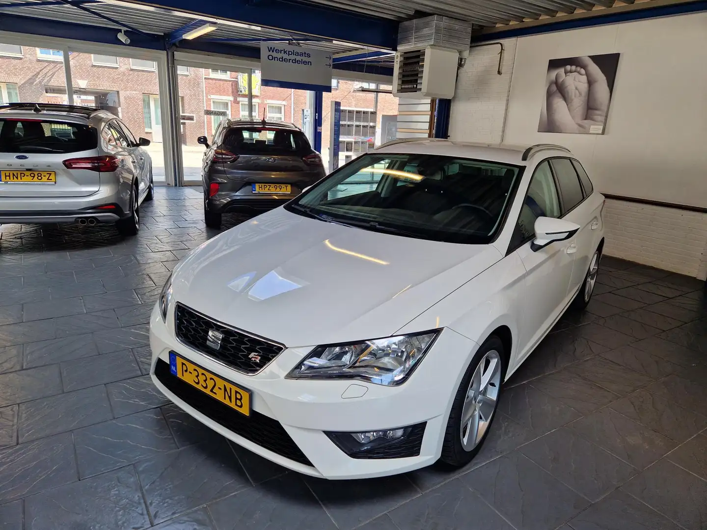 SEAT Leon ST 1.4 TSI X-PERIENCE Connect FR uitvoering half l Wit - 1