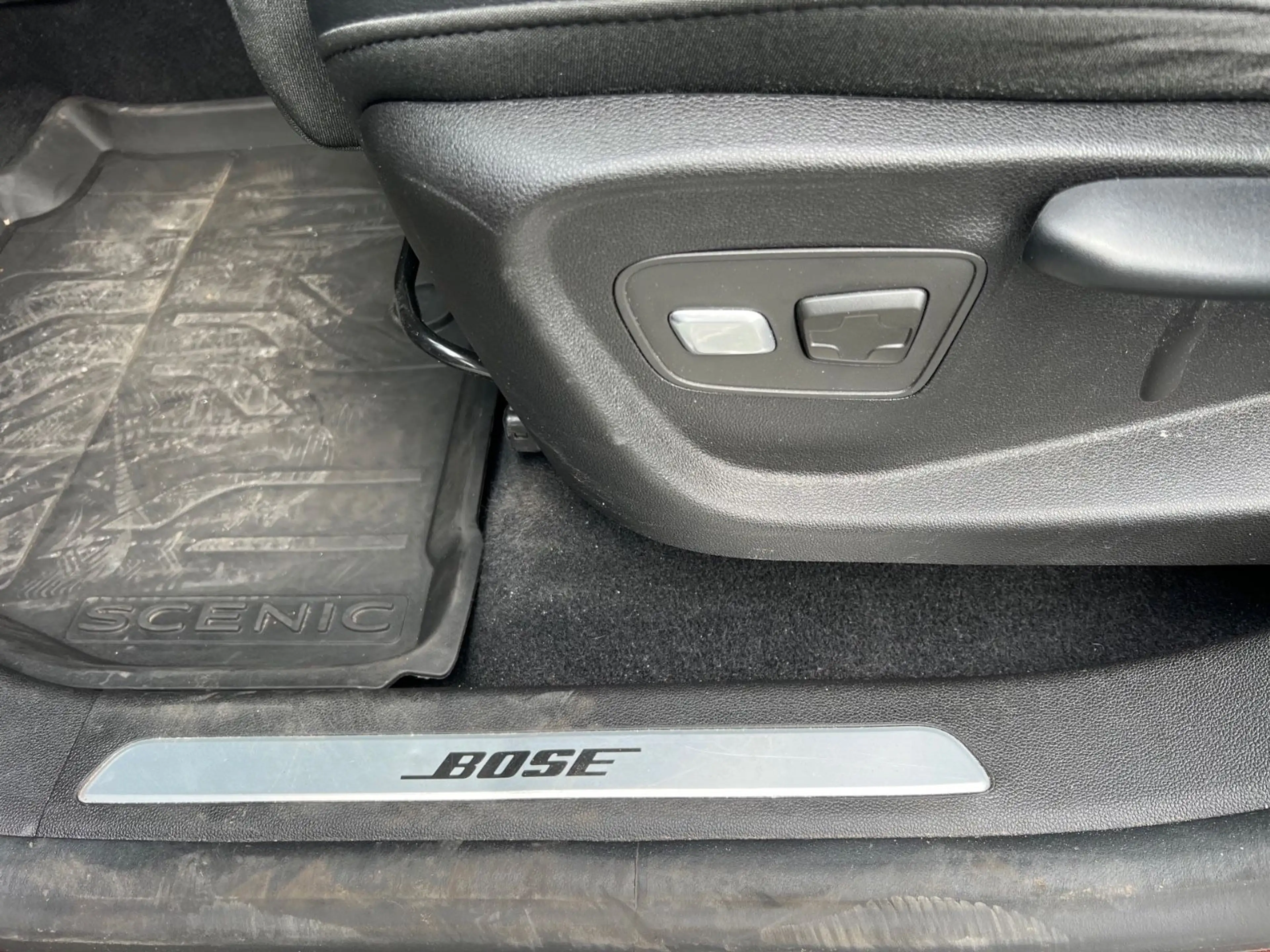Renault Scenic IV Grand BOSE Edition Aut. 7-Sitze Kamera — photo 11