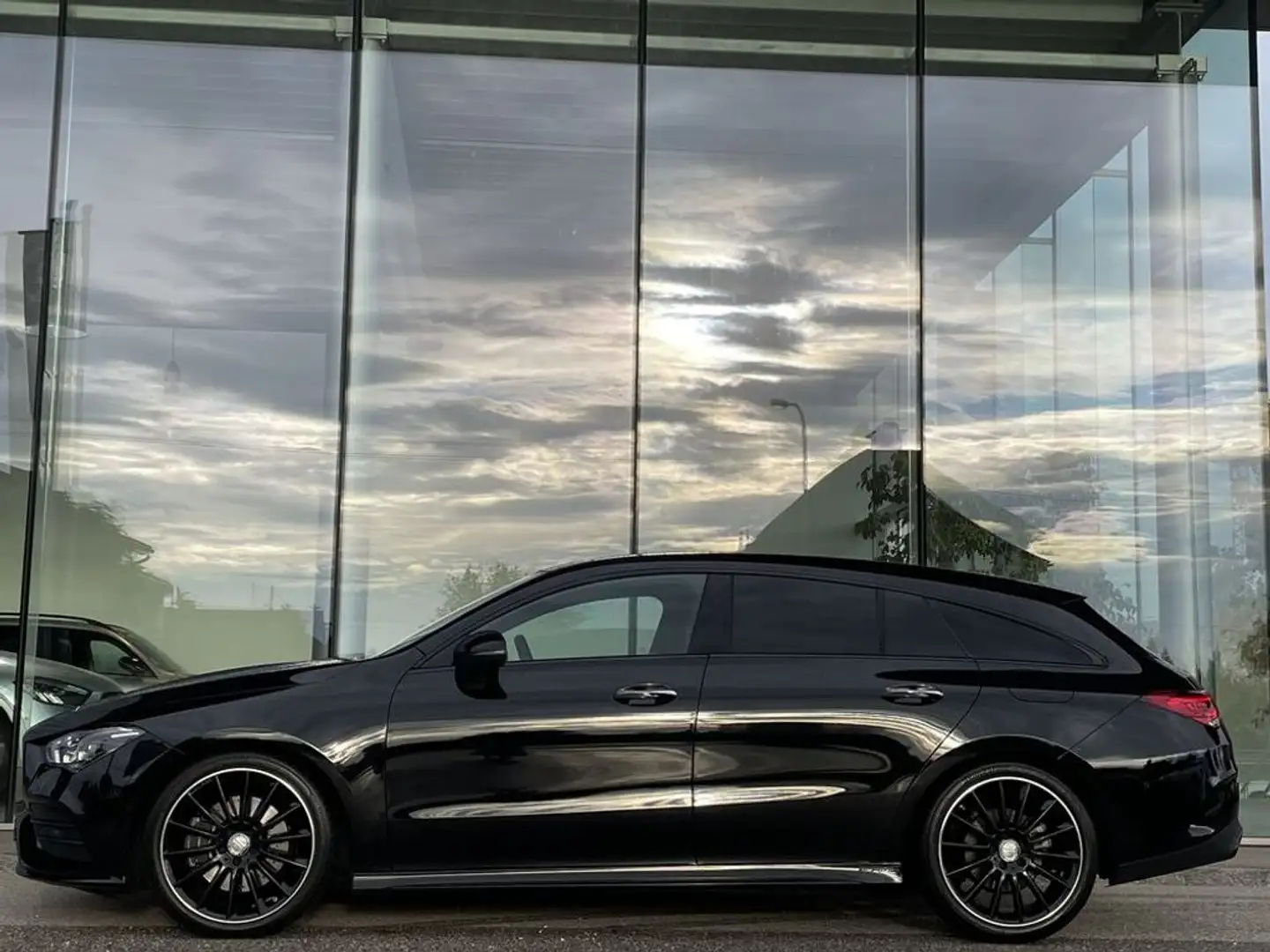 Mercedes-Benz CLA 220 d Noir - 2