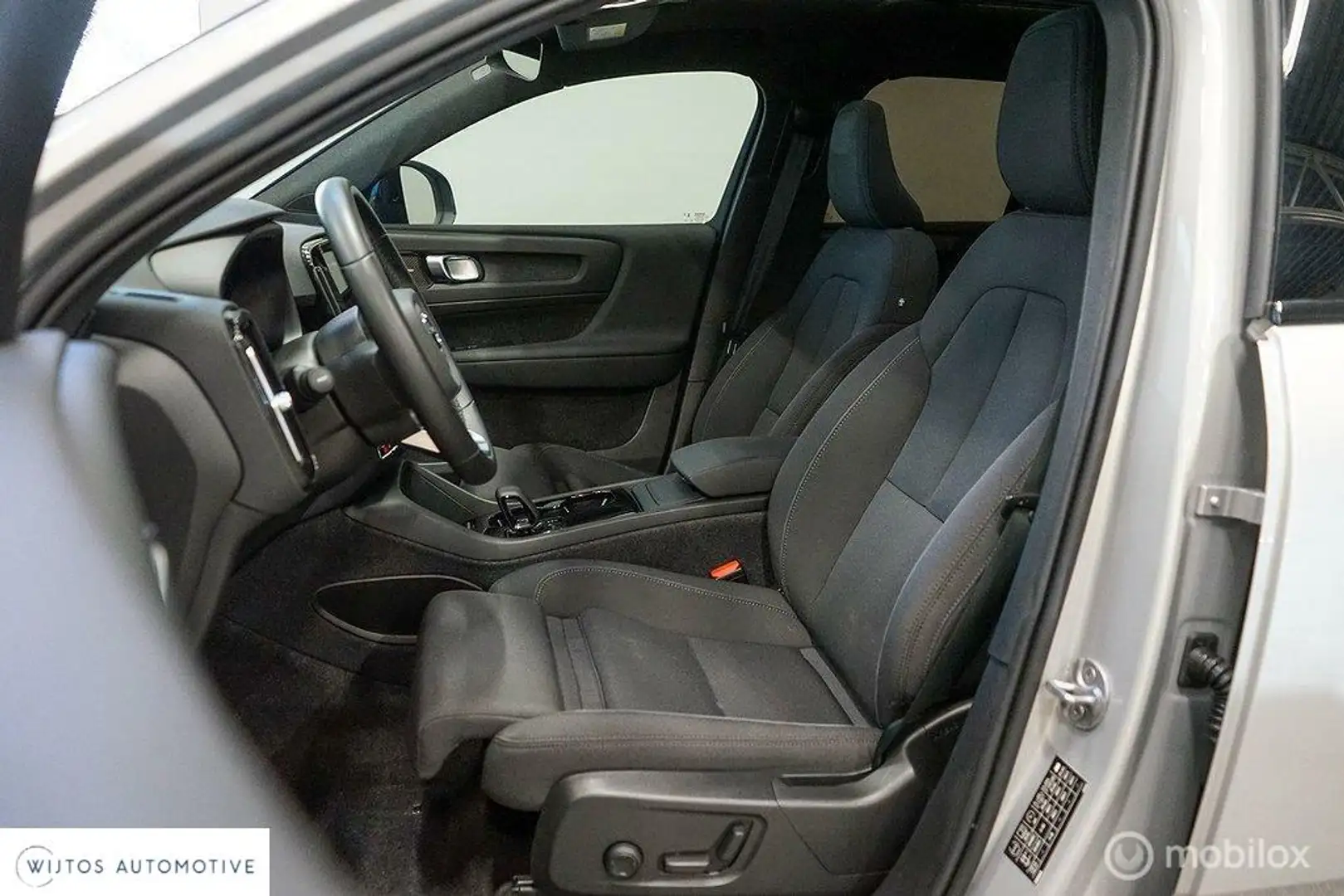 Volvo XC40 Recharge Twin 408 pk Ultimate 82 kWh, pano, H/K Zilver - 2