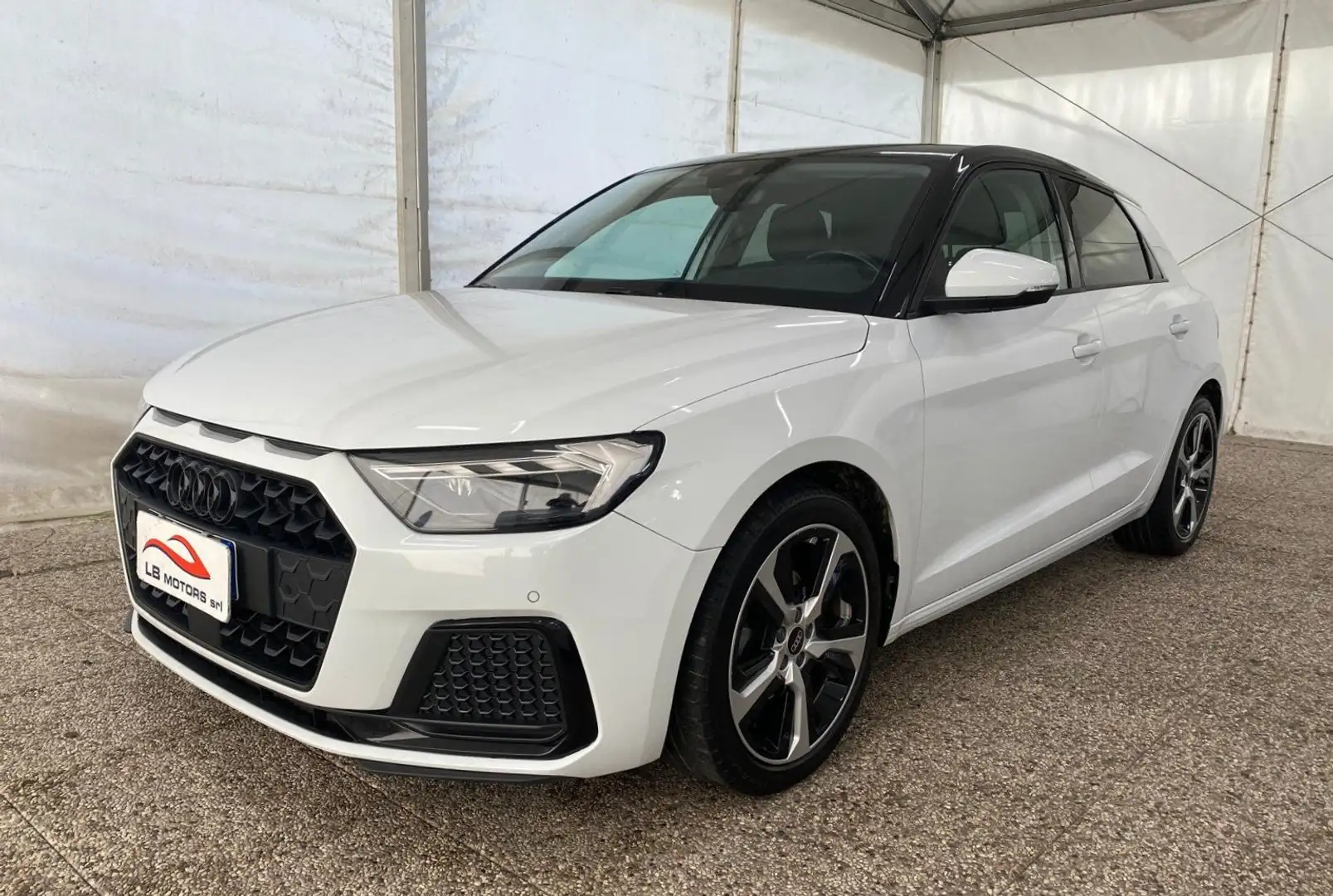 Audi A1 A1 Sportback 30 1.0 tfsi Identity Black 110cv Bianco - 1