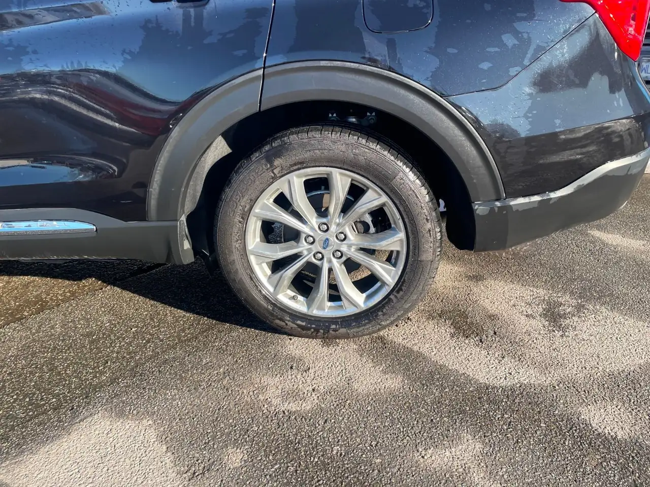 Ford Explorer снимка Ford Explorer