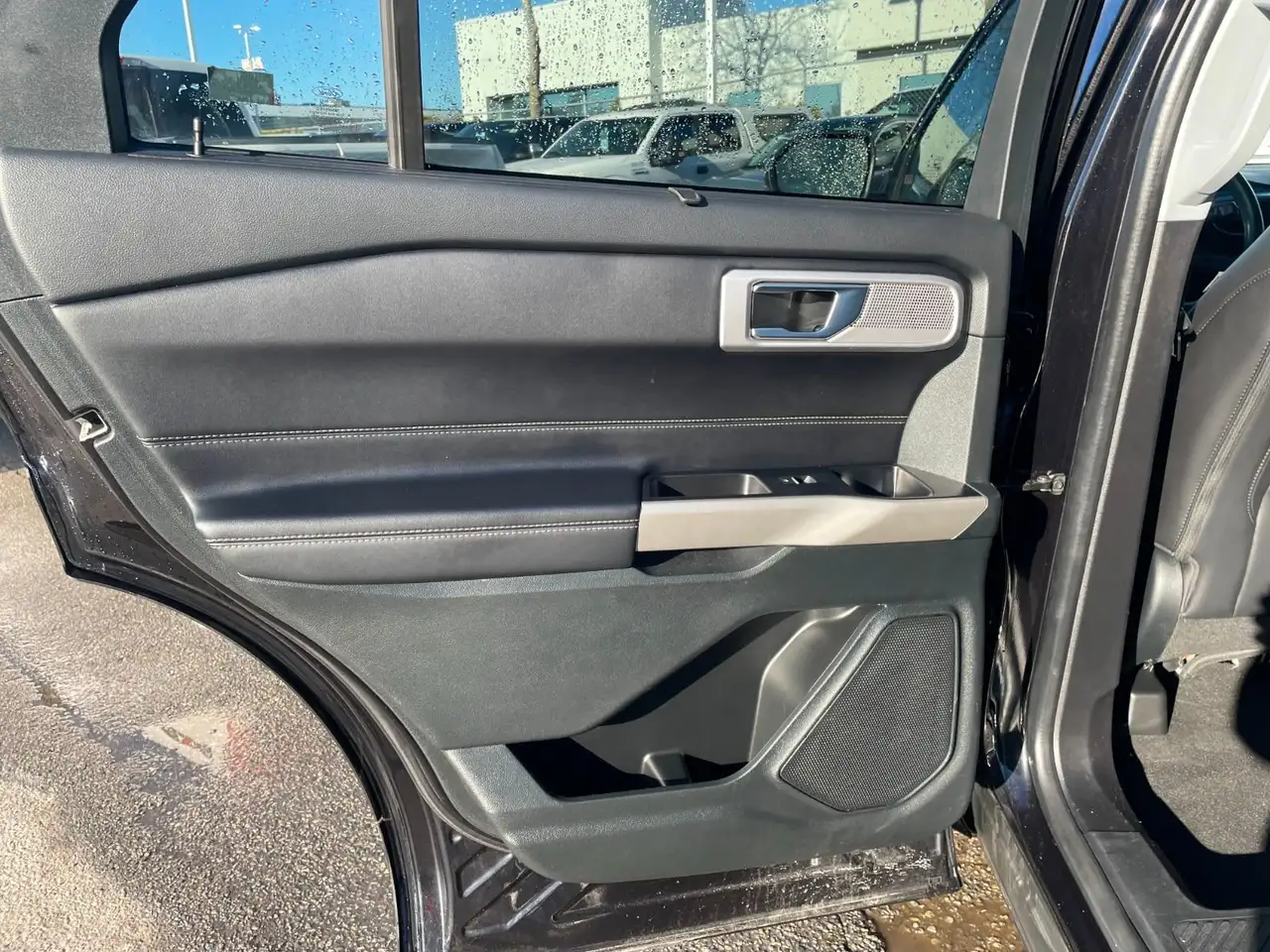 Ford Explorer снимка Ford Explorer