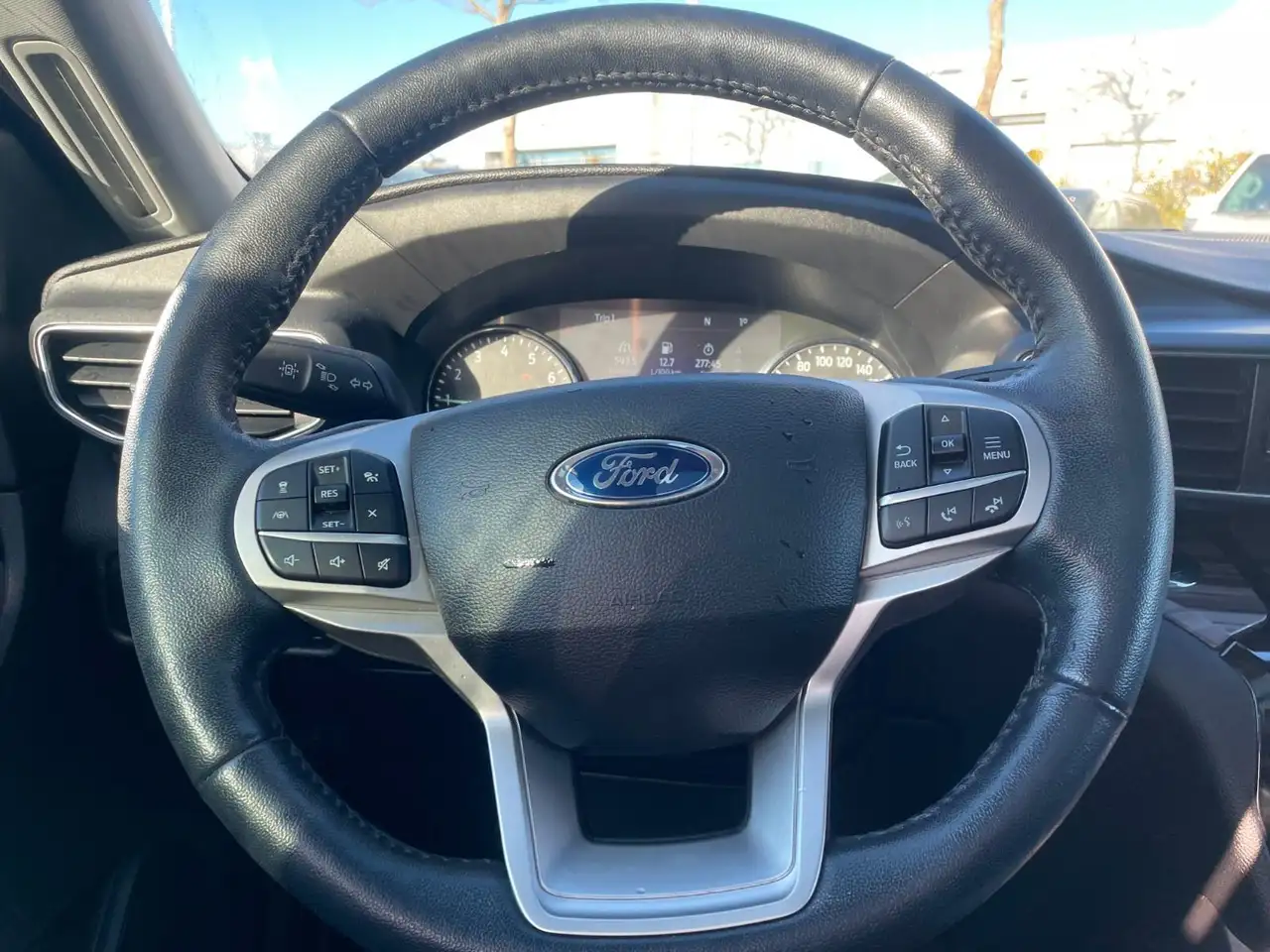 Ford Explorer снимка Ford Explorer