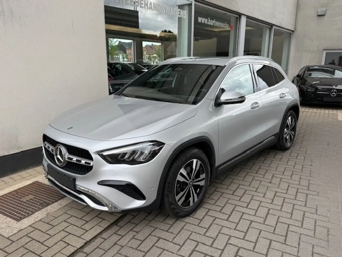 Mercedes-Benz GLA 180 FaceLift-Widescr-Privacy-Trekh-Cam-Carplay-EasyPac Zilver - 1