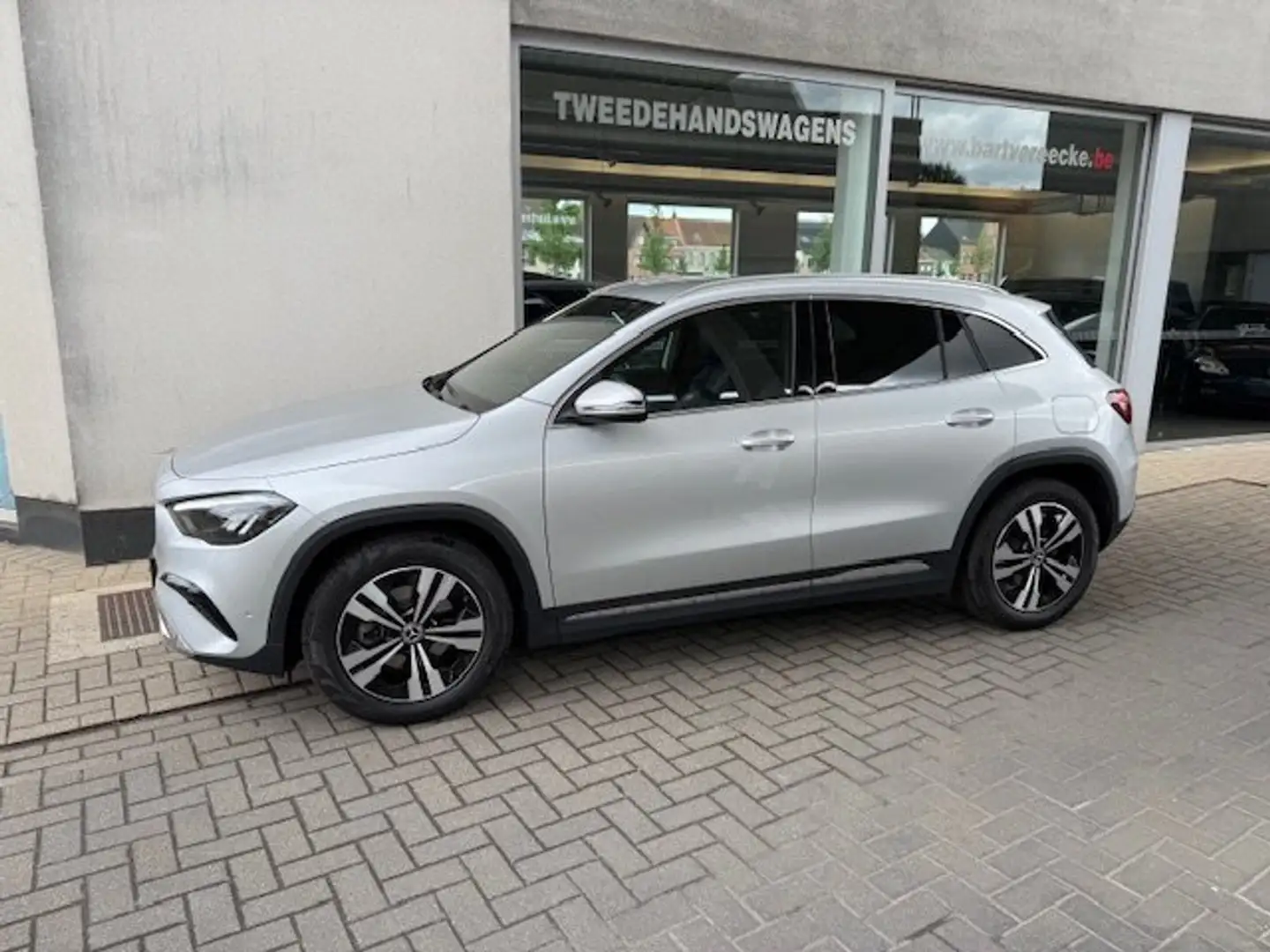 Mercedes-Benz GLA 180 FaceLift-Widescr-Privacy-Trekh-Cam-Carplay-EasyPac Zilver - 2