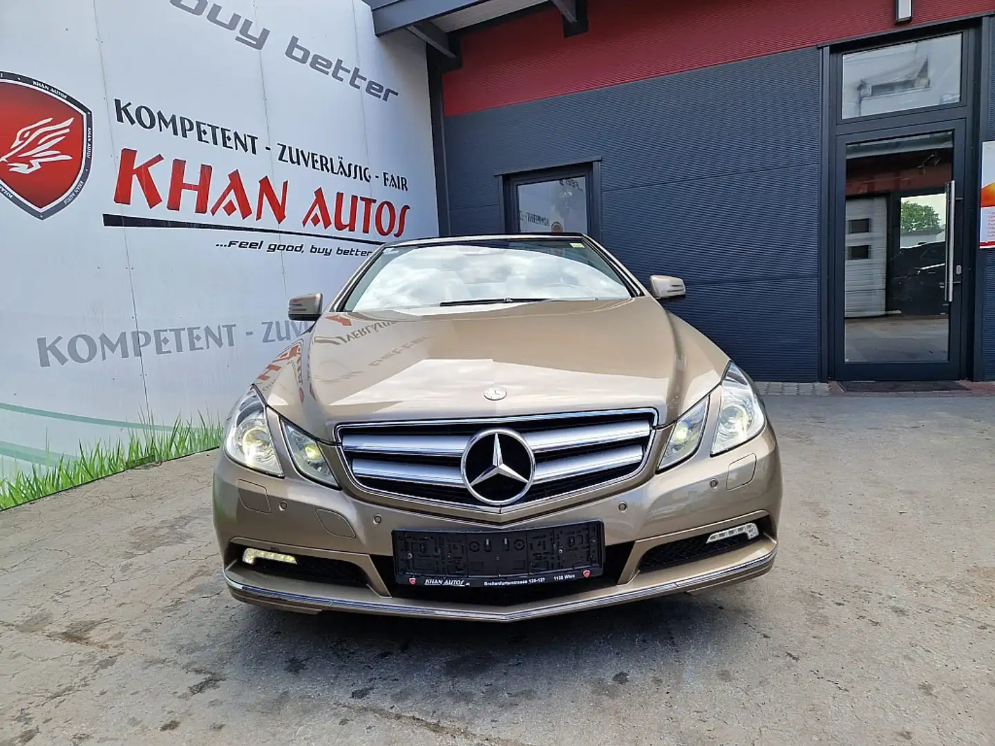 Mercedes-Benz E 350 CGI BlueEfficiency Aut.*Cabrio* *Leder*Navi*Xen... Gold - 2
