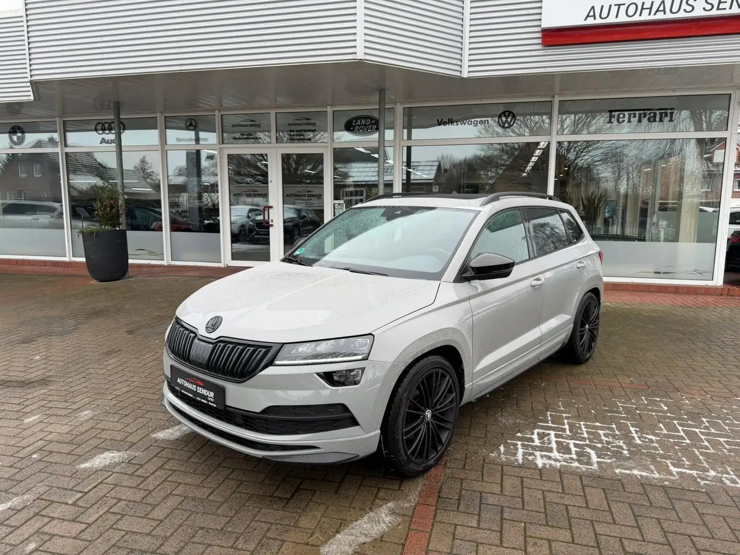 Skoda Karoq Style 4x4 *PANO*LEDER*KAMERA Grau - 2