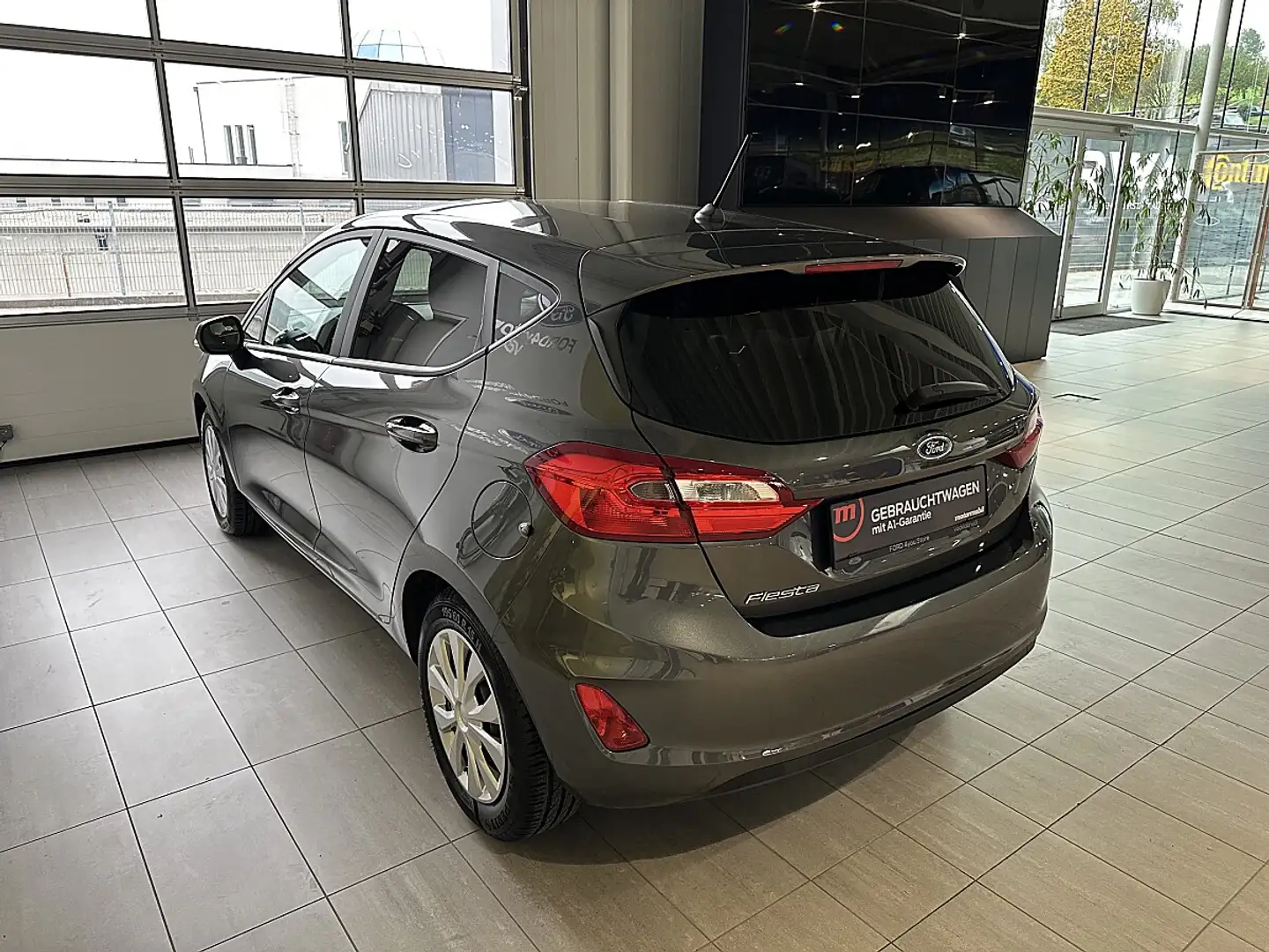 Ford Fiesta Trend 1,1 Start/Stop Grau - 2