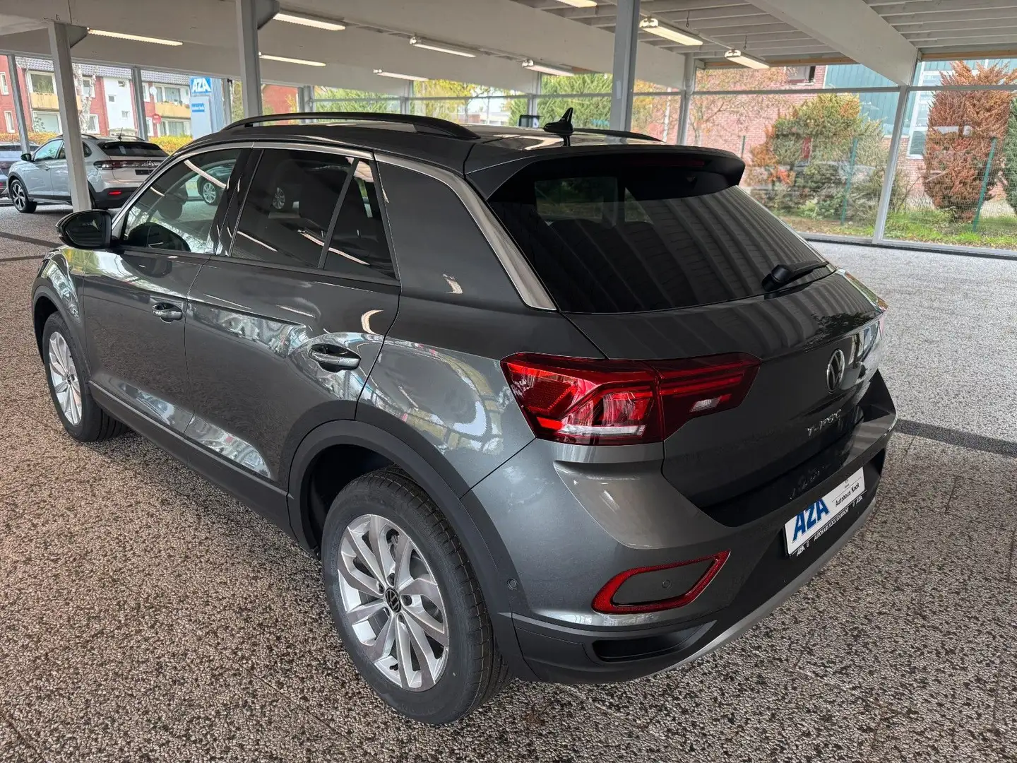 Volkswagen T-Roc Life 1.0 TSI*APP*ACC*KAMERA*KEYLESS* Grau - 2