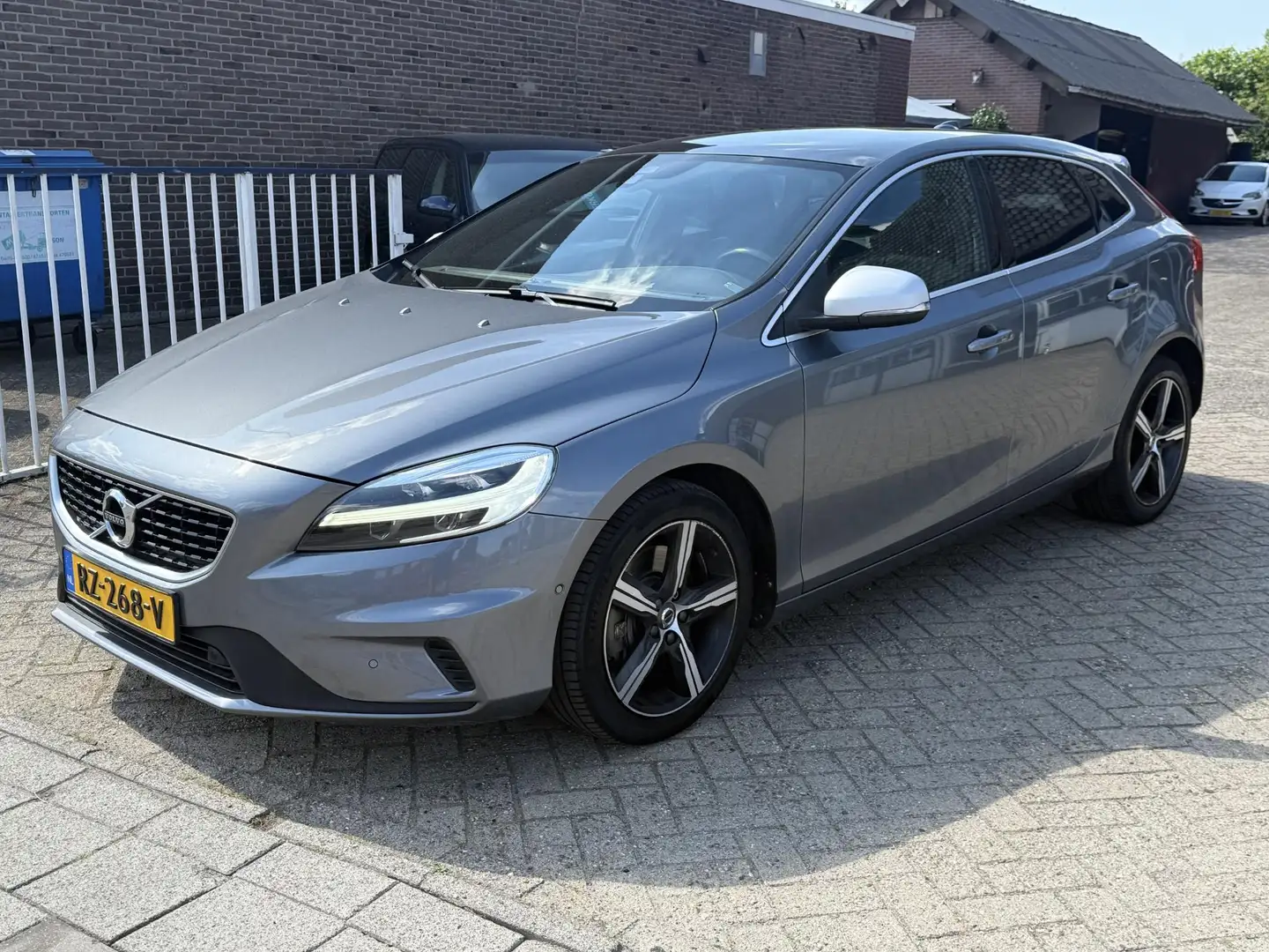 Volvo V40 2.0 T4 Business Sport Luxury-line Grijs - 2