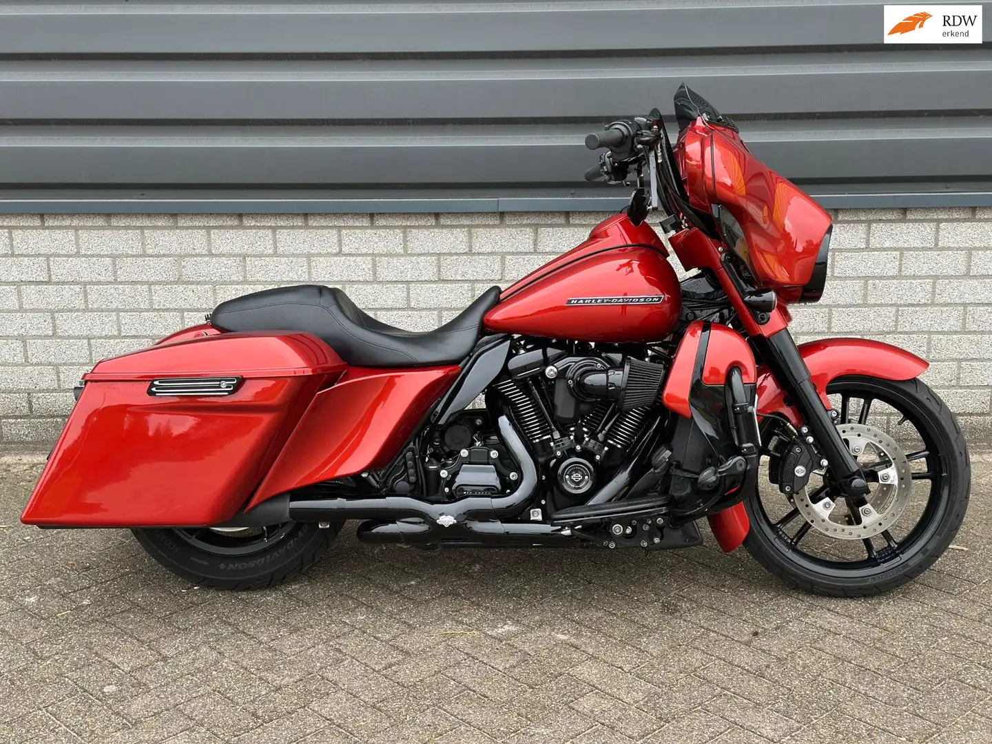 Harley-Davidson Street Glide FLHXS Special Custom M8 BJ 2017 Oranžová - 1
