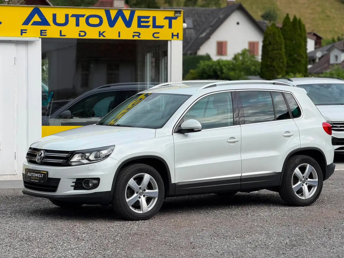 Volkswagen Tiguan Sport DSG AUTOMATIK 150PS *SZH *PICKERL 05/2027 Weiß - 1