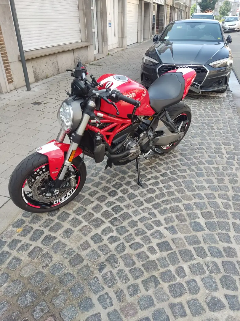 Ducati Monster 821 Rouge - 1