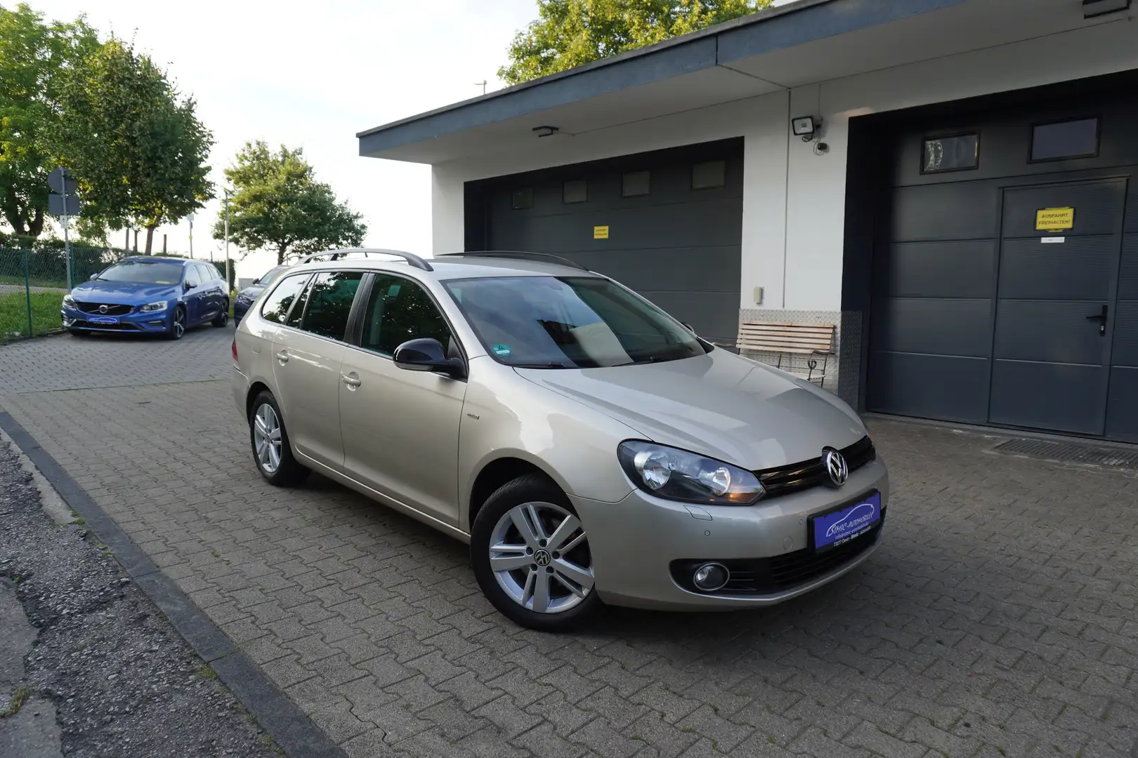 Volkswagen Golf Variant 1.2 TSI Match BMT tLEDER+KLIMA+ALU+PDC+AHK+6Ga+1Hd Grau - 1