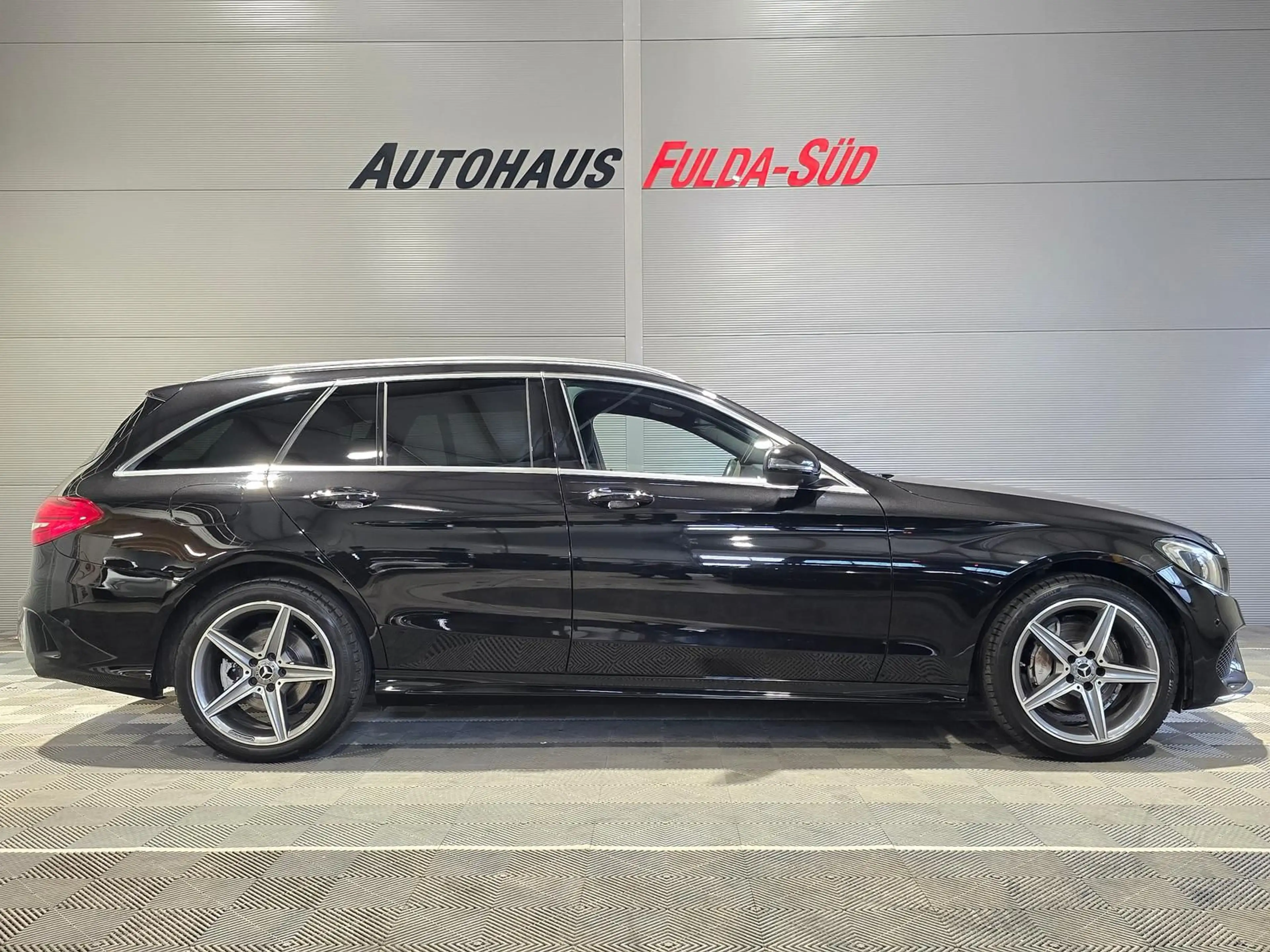 Mercedes-Benz C 180 C180 AMG-Line°Stdhzg°360°LED°Navi°Shzg°BT°FSE°SH — photo 3