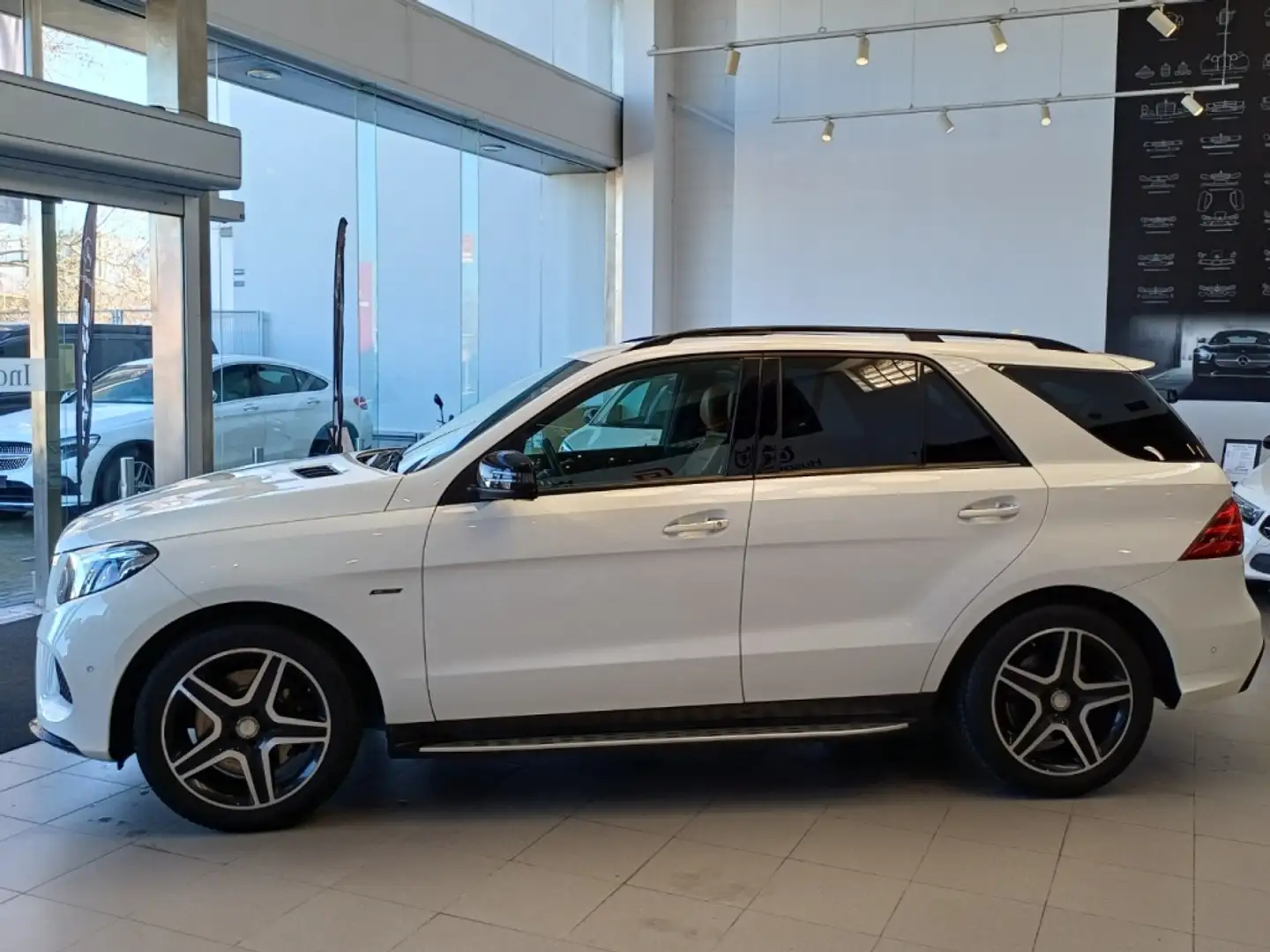 Mercedes-Benz GLE 450 AMG 4Matic Aut. Blanco - 2