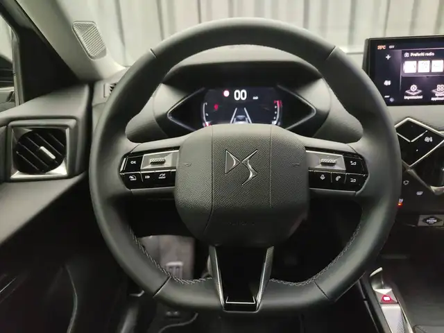 DS Automobiles DS 3 Crossback view 11