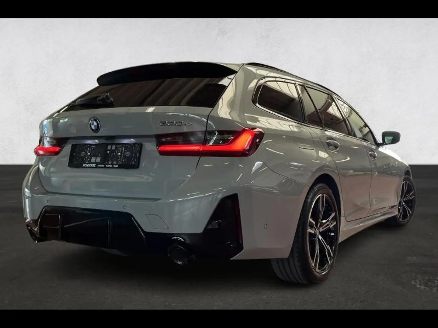 BMW 330 Keyless-Pano-DrivingPro-H&K Grau - 2