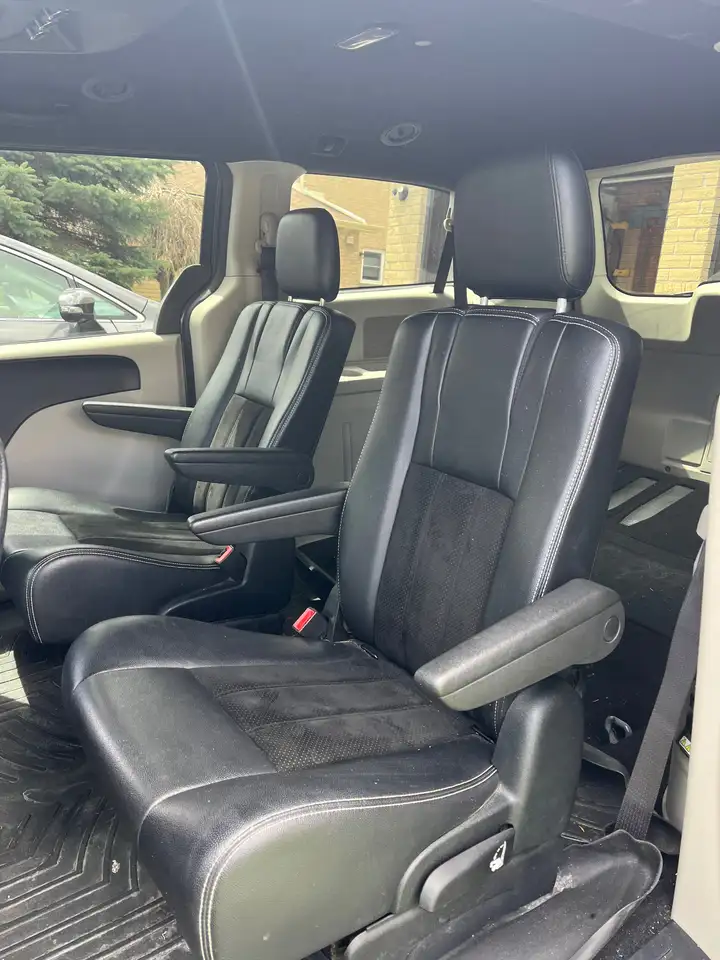Dodge Caravan photo Dodge Caravan