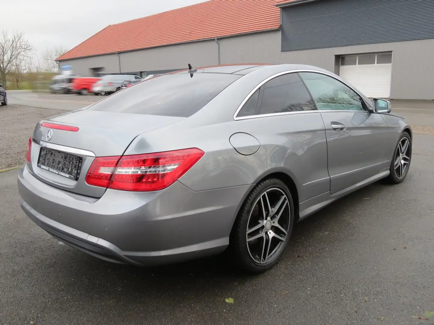 Mercedes-Benz E 250 Coupe CDI LED Leder Comand AMG Distronic Grau - 2