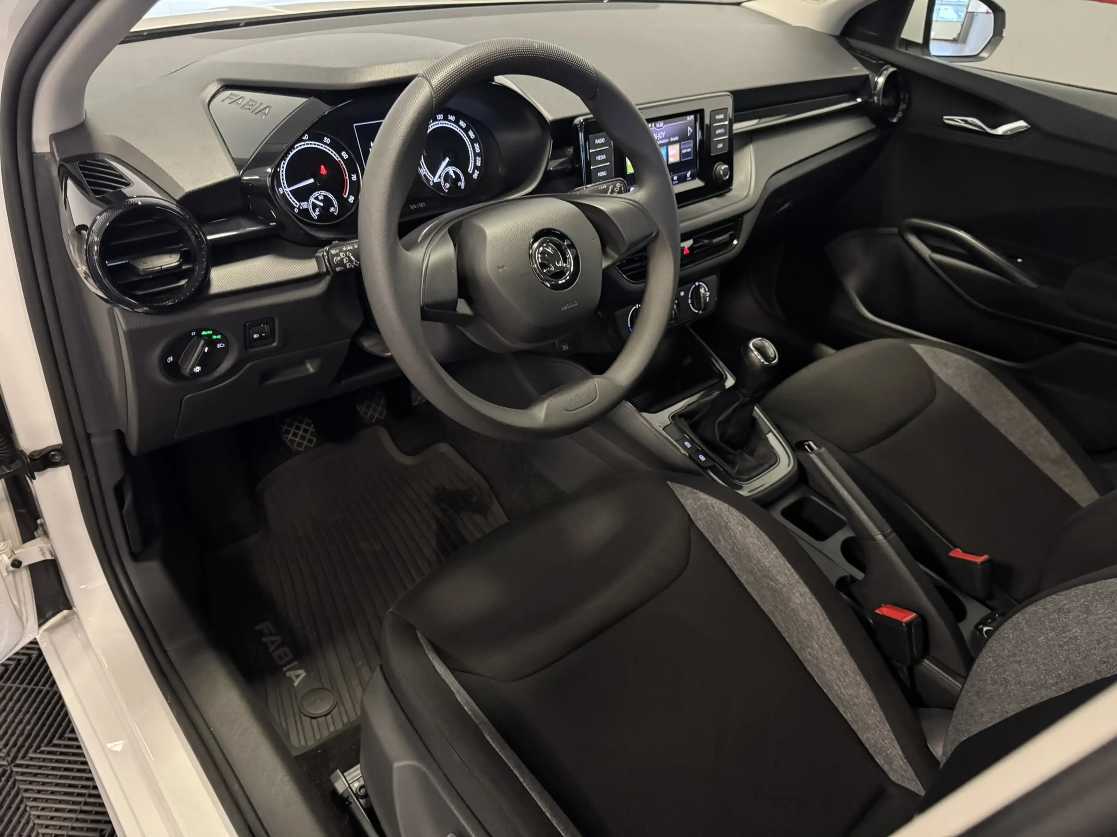 Skoda Fabia 1.0 Active LED DAB+ Bluetooth Lane-Assist — photo 8